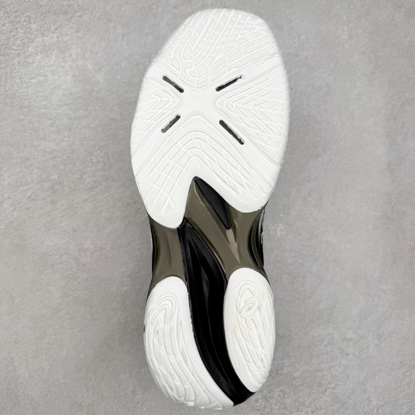 图片[9]-Asics NETBURNER BALLISTIC FF 4 亚瑟士舒适时尚潮流简约减震低帮训练鞋 DYNAWRAP 技术可提升稳定性 FLYTEFOAM 科技打造轻量缓冲组件 FLYTEFOAM Propel 技术鞋垫可提升吸震与回弹效果 TWISSTRUS 技术可提升速度与变向奔跑动作ASICSGRIP 科技可提升在球场上的抓地力 后足 GEL 缓冲科技可提供出色的避震效果AHAR 橡胶可提升耐用性 尺码：35 36 36.5 37 38 38.5 39 40 40.5 41 42 42.5 43 44 45-选品中心