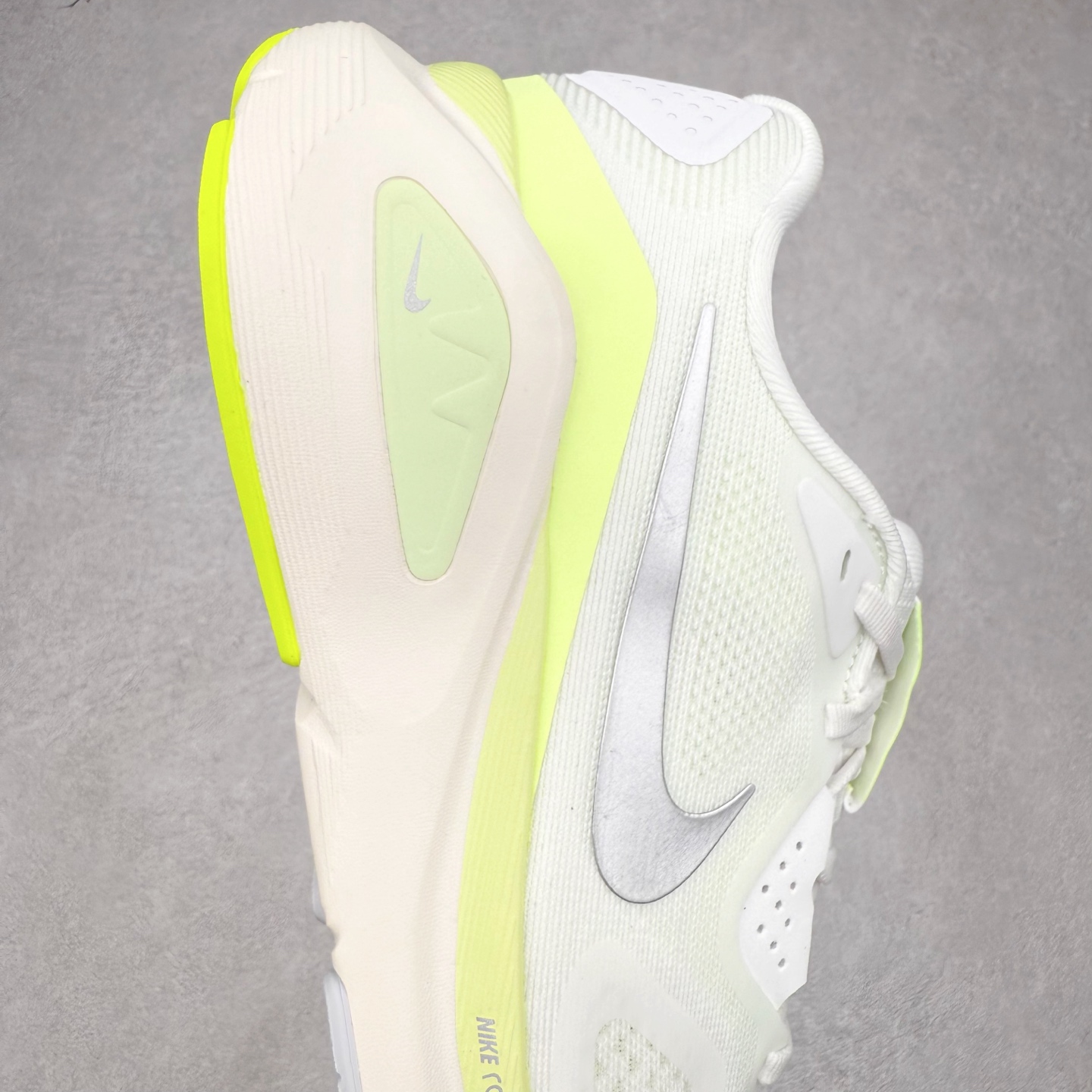 图片[6]-NK Zoom Structure 26 Light Armory 舒适百搭防滑耐磨 低帮 休闲跑步鞋 男女同款 实拍调校N版已经零色差零失真 百分百还原实物色彩所见即所得 不存在货不对板色差等低级问题 选购参考实物拍摄 不混卖不参货 只用心做好货严格选品 承诺混一赔十 尺码：36 36.5 37.5 38 38.5 39 40 40.5 41 42 42.5 43 44 44.5 45-选品中心