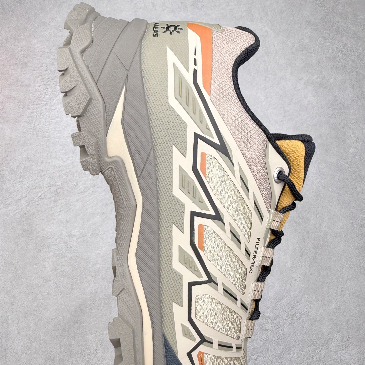 图片[6]-KAILAS 凯乐石远征5代 FLT 舒适简约经典登山 防滑耐磨防水低帮徒步鞋 KAILAS凯乐石品牌是全球三大全系攀登品牌之一，于2003年创立于中国广州，致力于为有攀登梦想的户外运动员及爱好者，研发制造功能性专业装备，满足他们在极限环境下安全舒适的需求，凯乐石专注于科技面料的开发及专业功能设计，产品线覆盖登山、攀岩、徒步、越野跑山、露营、旅行等多项户外运动，通过运动员的测试反馈，不断进化迭代，产品荣获国内外大奖71座，发明专利21个，更突破性的自主研发攀登器械，打造出中国的攀登硬实力。实拍调校N版已经零色差零失真 百分百还原实物色彩所见即所得 不存在货不对板色差等低级问题 选购参考实物拍摄 不混卖不参货 只用心做好货严格选品 承诺混一赔十 尺码：36 36.5 37.5 38 38.5 39 40 40.5 41 42 42.5 43 44 44.5 45-选品中心