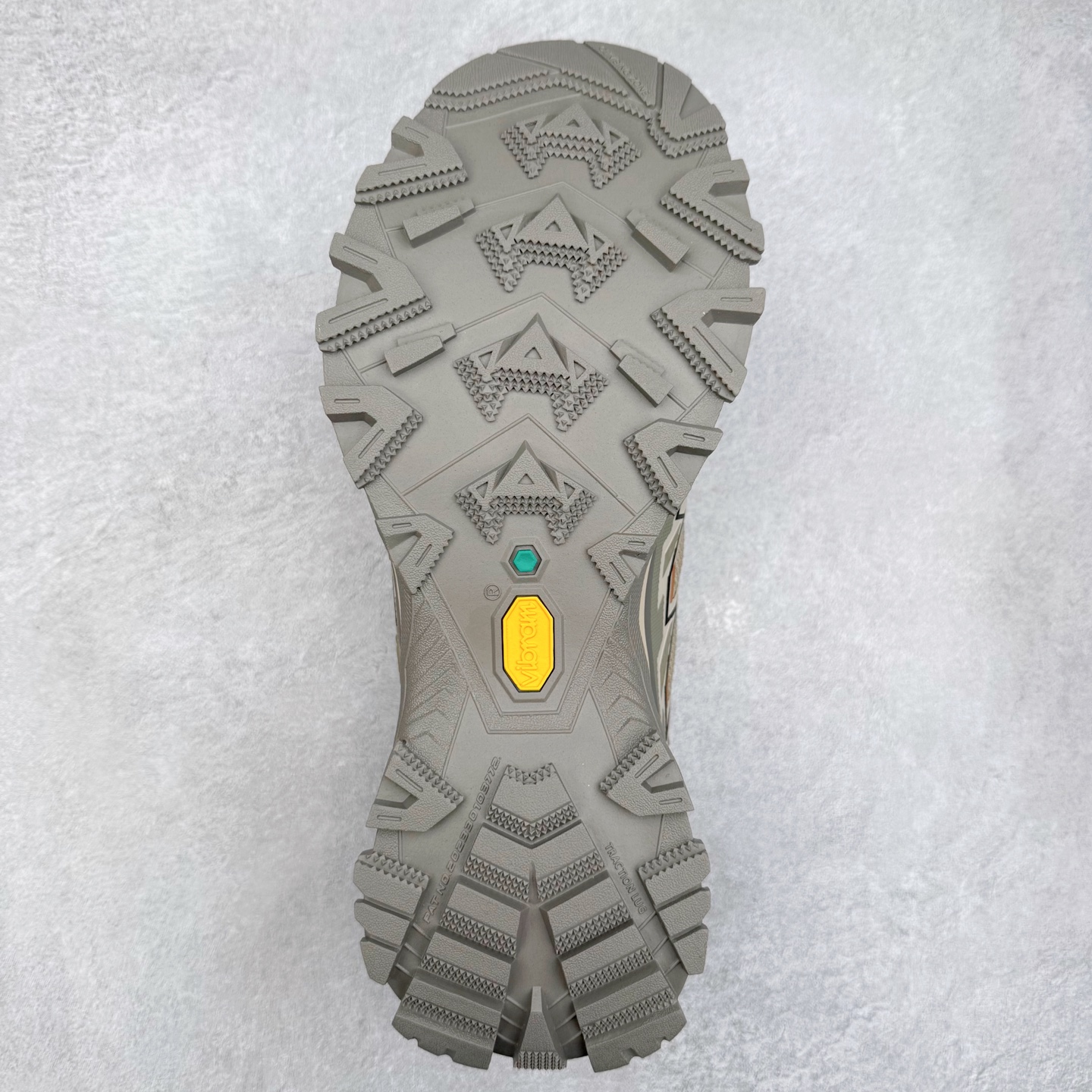 图片[9]-KAILAS 凯乐石远征5代 FLT 舒适简约经典登山 防滑耐磨防水低帮徒步鞋 KAILAS凯乐石品牌是全球三大全系攀登品牌之一，于2003年创立于中国广州，致力于为有攀登梦想的户外运动员及爱好者，研发制造功能性专业装备，满足他们在极限环境下安全舒适的需求，凯乐石专注于科技面料的开发及专业功能设计，产品线覆盖登山、攀岩、徒步、越野跑山、露营、旅行等多项户外运动，通过运动员的测试反馈，不断进化迭代，产品荣获国内外大奖71座，发明专利21个，更突破性的自主研发攀登器械，打造出中国的攀登硬实力。实拍调校N版已经零色差零失真 百分百还原实物色彩所见即所得 不存在货不对板色差等低级问题 选购参考实物拍摄 不混卖不参货 只用心做好货严格选品 承诺混一赔十 尺码：36 36.5 37.5 38 38.5 39 40 40.5 41 42 42.5 43 44 44.5 45-选品中心