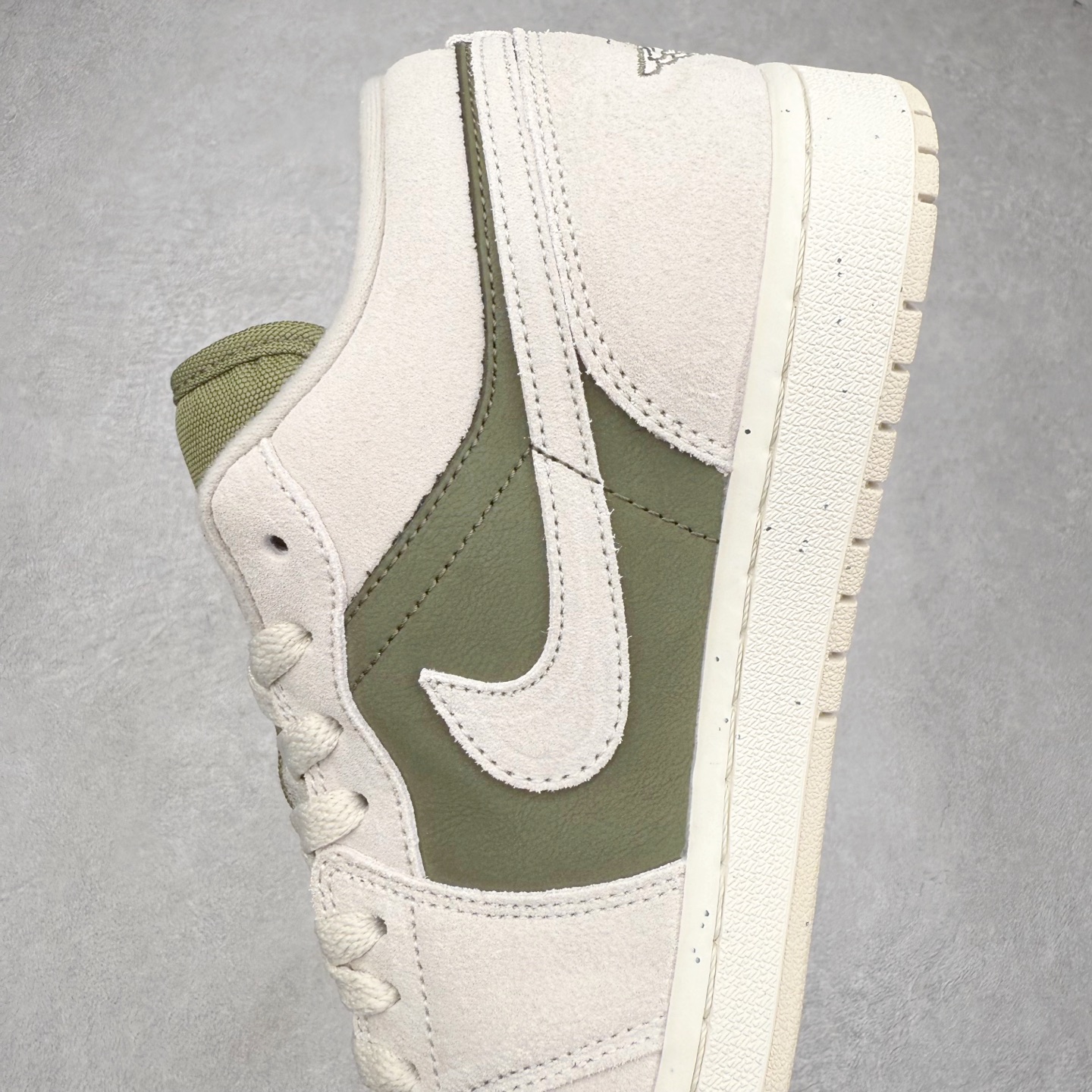 图片[7]-＃DT纯原 Air Jordan AJ1 Low 低帮 HV4089-201 终端优势供应 市面中低帮最具代表性版本没有之一 口碑大厂出品 品控大底版型不断改良更新 全套原纸板楦头开发 确保原汁原味 完美呈现版型 完美零毛边处理 原厂内置全掌气垫 价格定位良心 平台专用代工流水线出品 一眼公司既视感 拿到手的一瞬间就与众不同 碾压市面所有版本 全部原鞋开发 每一个配色都会采购原鞋确认细节 打破市面看图做货无好货之说 尺码：35.5 36 36.5 37.5 38 38.5 39 40 40.5 41 42 42.5 43 44 44.5 45 46-选品中心