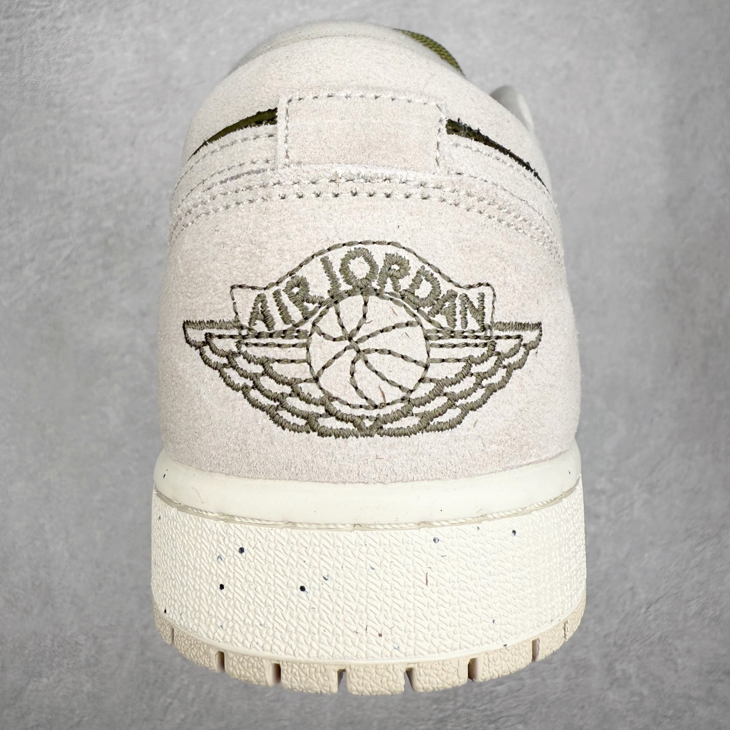 图片[8]-＃DT纯原 Air Jordan AJ1 Low 低帮 HV4089-201 终端优势供应 市面中低帮最具代表性版本没有之一 口碑大厂出品 品控大底版型不断改良更新 全套原纸板楦头开发 确保原汁原味 完美呈现版型 完美零毛边处理 原厂内置全掌气垫 价格定位良心 平台专用代工流水线出品 一眼公司既视感 拿到手的一瞬间就与众不同 碾压市面所有版本 全部原鞋开发 每一个配色都会采购原鞋确认细节 打破市面看图做货无好货之说 尺码：35.5 36 36.5 37.5 38 38.5 39 40 40.5 41 42 42.5 43 44 44.5 45 46-选品中心