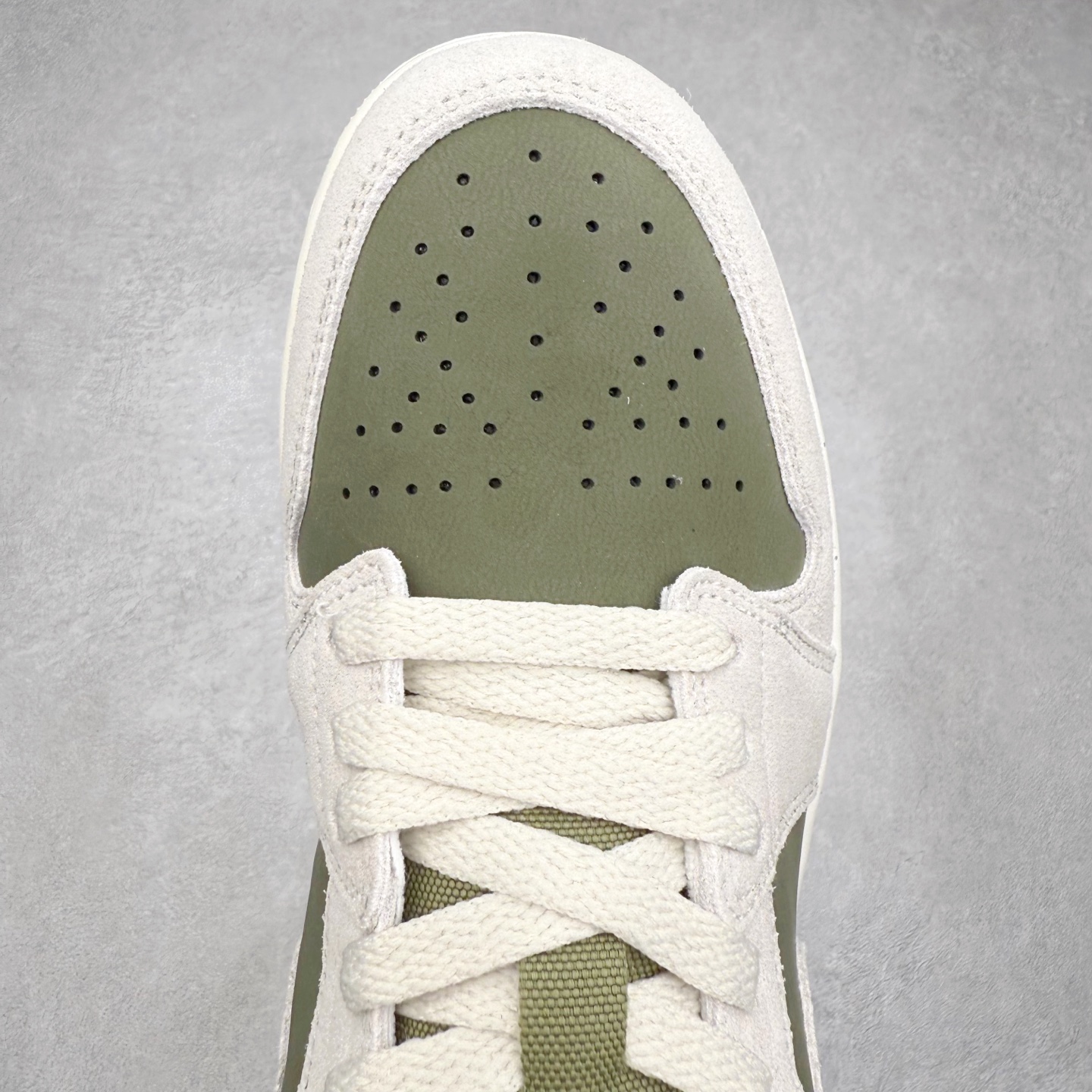 图片[4]-＃DT纯原 Air Jordan AJ1 Low 低帮 HV4089-201 终端优势供应 市面中低帮最具代表性版本没有之一 口碑大厂出品 品控大底版型不断改良更新 全套原纸板楦头开发 确保原汁原味 完美呈现版型 完美零毛边处理 原厂内置全掌气垫 价格定位良心 平台专用代工流水线出品 一眼公司既视感 拿到手的一瞬间就与众不同 碾压市面所有版本 全部原鞋开发 每一个配色都会采购原鞋确认细节 打破市面看图做货无好货之说 尺码：35.5 36 36.5 37.5 38 38.5 39 40 40.5 41 42 42.5 43 44 44.5 45 46-选品中心