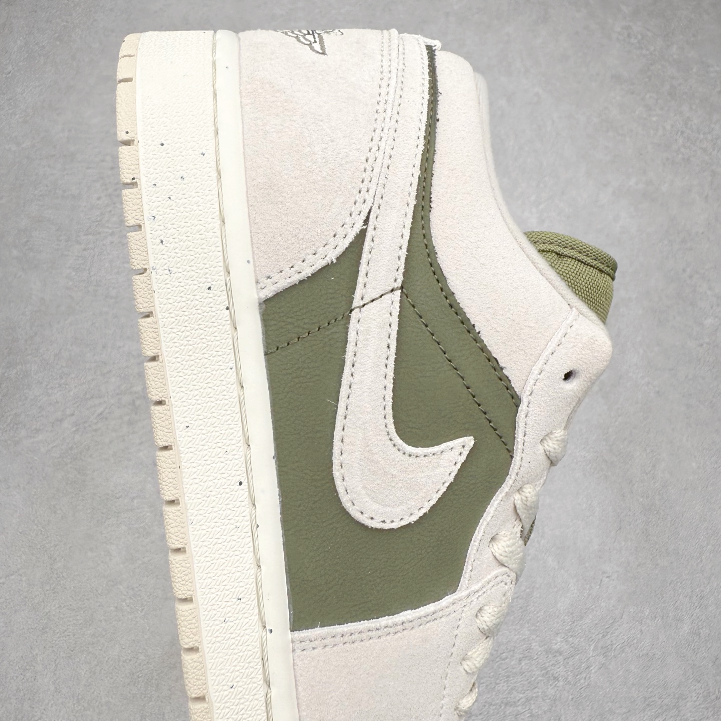 图片[6]-＃DT纯原 Air Jordan AJ1 Low 低帮 HV4089-201 终端优势供应 市面中低帮最具代表性版本没有之一 口碑大厂出品 品控大底版型不断改良更新 全套原纸板楦头开发 确保原汁原味 完美呈现版型 完美零毛边处理 原厂内置全掌气垫 价格定位良心 平台专用代工流水线出品 一眼公司既视感 拿到手的一瞬间就与众不同 碾压市面所有版本 全部原鞋开发 每一个配色都会采购原鞋确认细节 打破市面看图做货无好货之说 尺码：35.5 36 36.5 37.5 38 38.5 39 40 40.5 41 42 42.5 43 44 44.5 45 46-选品中心