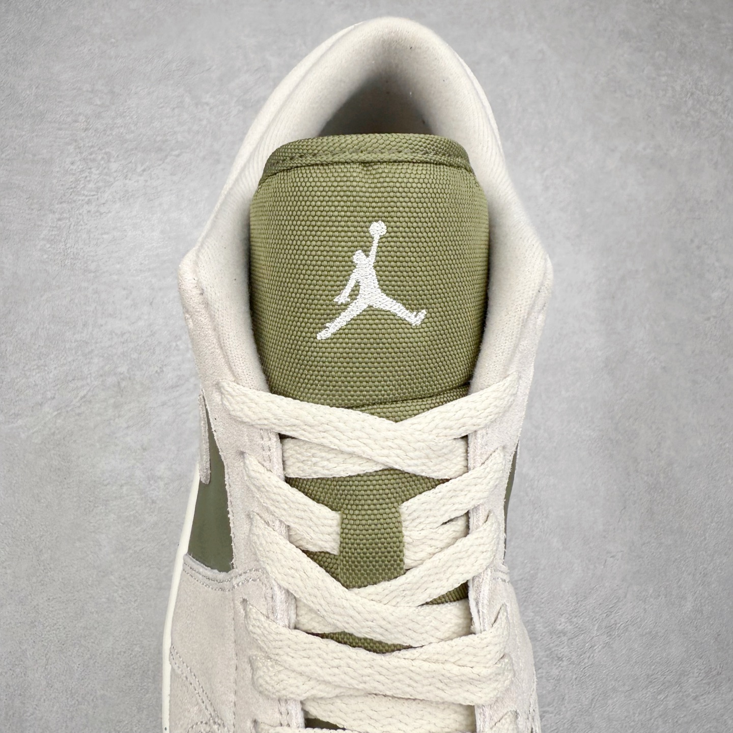 图片[5]-＃DT纯原 Air Jordan AJ1 Low 低帮 HV4089-201 终端优势供应 市面中低帮最具代表性版本没有之一 口碑大厂出品 品控大底版型不断改良更新 全套原纸板楦头开发 确保原汁原味 完美呈现版型 完美零毛边处理 原厂内置全掌气垫 价格定位良心 平台专用代工流水线出品 一眼公司既视感 拿到手的一瞬间就与众不同 碾压市面所有版本 全部原鞋开发 每一个配色都会采购原鞋确认细节 打破市面看图做货无好货之说 尺码：35.5 36 36.5 37.5 38 38.5 39 40 40.5 41 42 42.5 43 44 44.5 45 46-选品中心