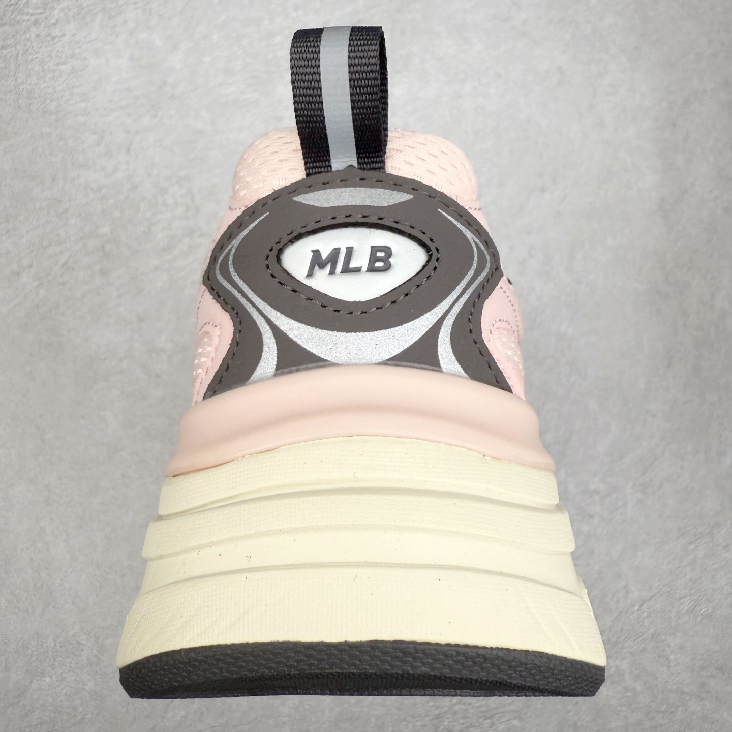 图片[8]-MLB New York Yankees Curve Runner 舒适百搭流浪鞋防滑耐磨低帮跑步鞋 Korea韩国联名NY美国榄球纽约洋基队限定 目前可过轻松秒过各类鉴定 能操作的私聊 韩国代购专供 左脚内置NFC感应 区别市面贴纸假芯片 MLB专用菱形双针中底布 重点细节中底布带注胶孔 原厂NFC感应吊牌 支持鉴定 一个两位数 原盒原标 全套原楦原纸板原厂数据开发 中韩文保养标贴 绿色防霉片 平台代购专供 独家一比一RB+MD组合大底 高频后跟小人Logo精准对位立体饱满 正确网布加超迁鞋面 转印中底走线紧密 转印Logo工艺表层防刮不掉色 尺码：35 36 36.5 37.5 38 38.5 39 40 40.5 41 42 42.5 43 44 44.5 45-选品中心