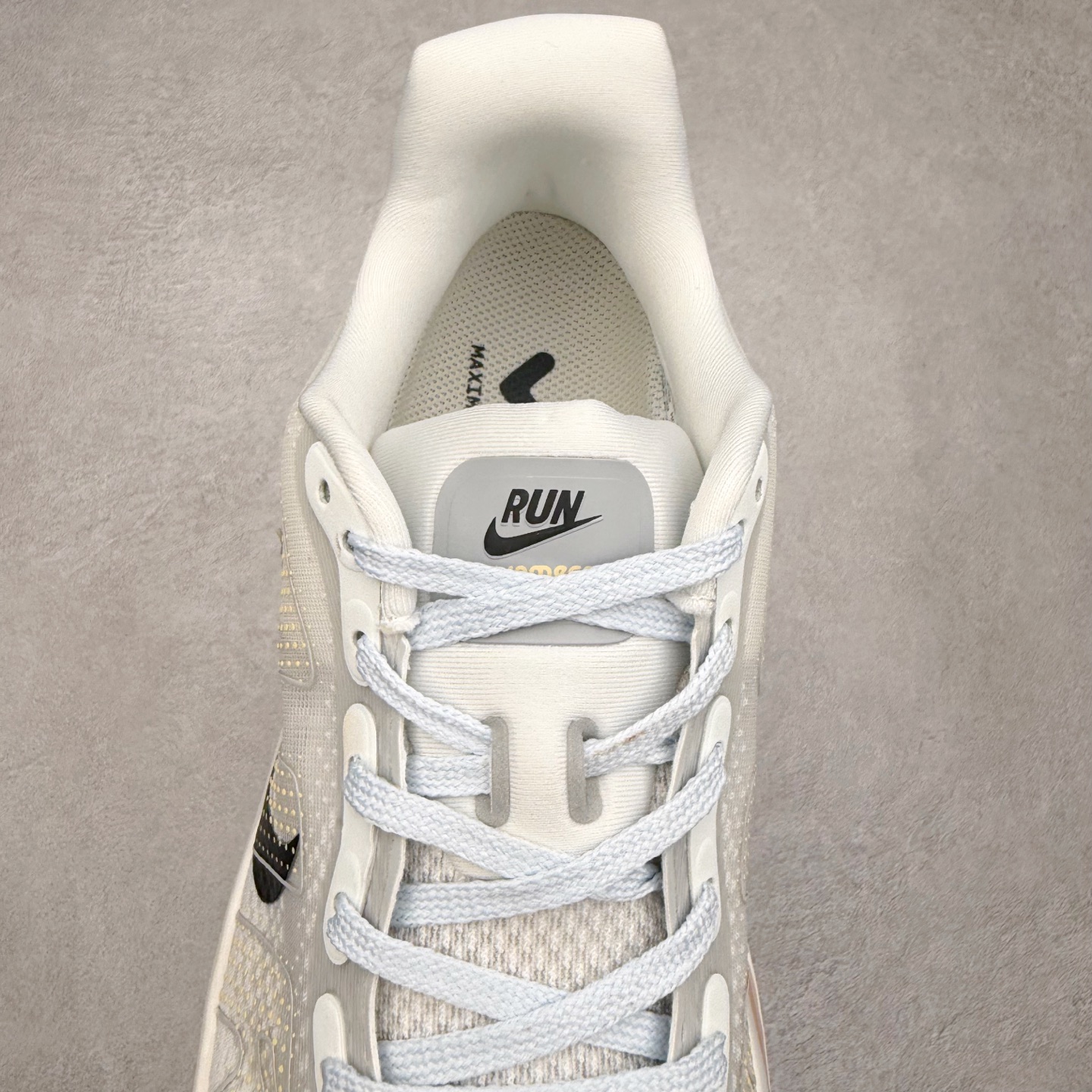 图片[5]-NK Vomero Premium 时尚舒适 网布防滑耐磨 低帮跑步鞋 HQ2050-308 实拍调校N版已经零色差零失真 百分百还原实物色彩所见即所得 不存在货不对板色差等低级问题 选购参考实物拍摄 不混卖不参货 只用心做好货严格选品 承诺混一赔十 尺码：36 36.5 37.5 38 38.5 39 40 40.5 41 42 42.5 43 44 44.5 45-选品中心