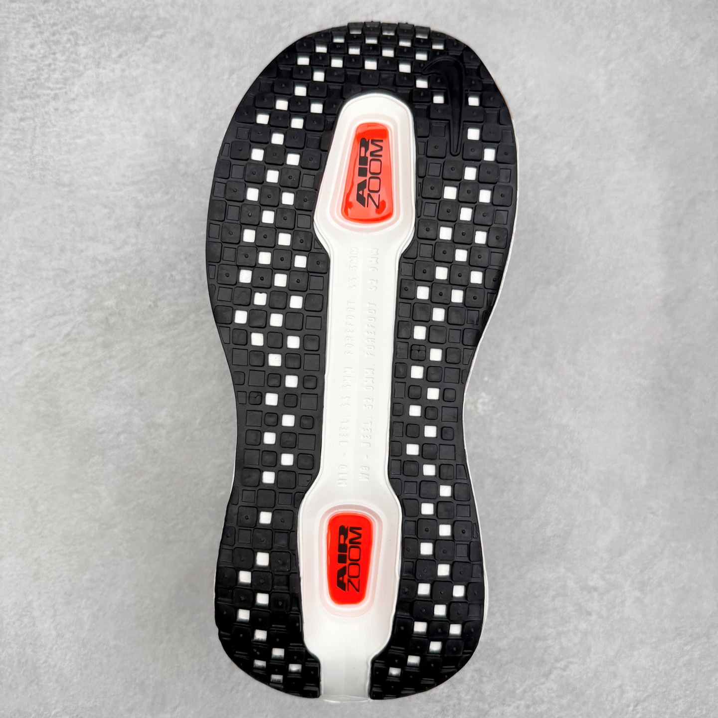 图片[9]-NK Vomero Premium 时尚舒适 网布防滑耐磨 低帮跑步鞋 HQ2050-308 实拍调校N版已经零色差零失真 百分百还原实物色彩所见即所得 不存在货不对板色差等低级问题 选购参考实物拍摄 不混卖不参货 只用心做好货严格选品 承诺混一赔十 尺码：36 36.5 37.5 38 38.5 39 40 40.5 41 42 42.5 43 44 44.5 45-选品中心