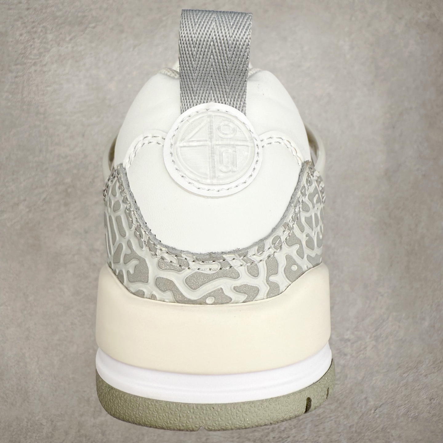 图片[8]-Jordan Spizike Low AJ复古低帮篮球鞋 HQ3602-121 这款鞋子著名导演斯派克李的Jordan Spizike专属 预计于明年夏季推出全新低帮版本 将包括三款配色 经典爆裂纹非常复古 两款配色分别以大学红和黑曜石蓝进行区分 鞋身设计中依旧带有大象爆裂纹、鞋侧束带、塑胶网布等经典元素 之后 在鞋舌、内衬以及鞋底等位置缀以大学红和黑曜石蓝搭配 带来全新造型 尺码：36 36.5 37.5 38 38.5 39 40 40.5 41 42 42.5 43 44 44.5 45 46-选品中心