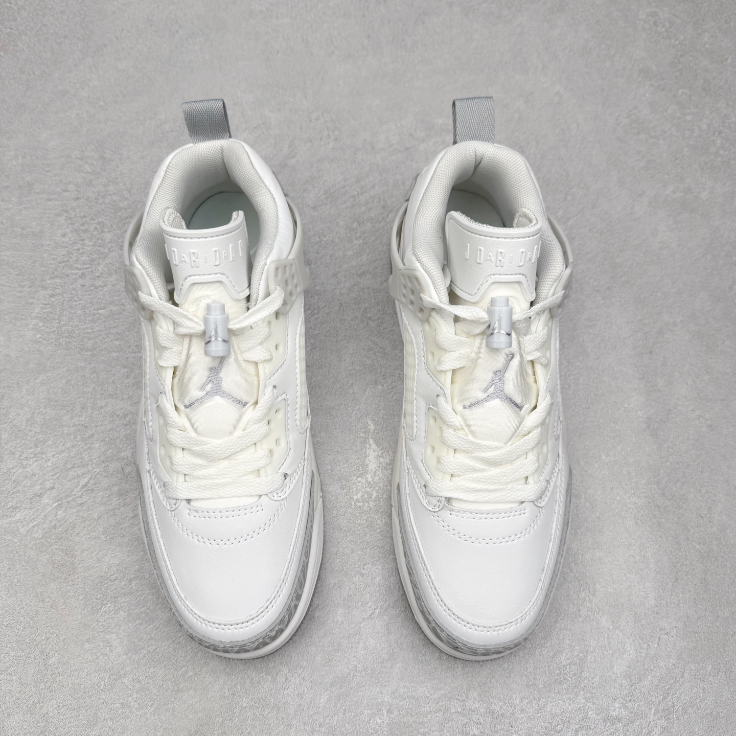 图片[2]-Jordan Spizike Low AJ复古低帮篮球鞋 HQ3602-121 这款鞋子著名导演斯派克李的Jordan Spizike专属 预计于明年夏季推出全新低帮版本 将包括三款配色 经典爆裂纹非常复古 两款配色分别以大学红和黑曜石蓝进行区分 鞋身设计中依旧带有大象爆裂纹、鞋侧束带、塑胶网布等经典元素 之后 在鞋舌、内衬以及鞋底等位置缀以大学红和黑曜石蓝搭配 带来全新造型 尺码：36 36.5 37.5 38 38.5 39 40 40.5 41 42 42.5 43 44 44.5 45 46-选品中心