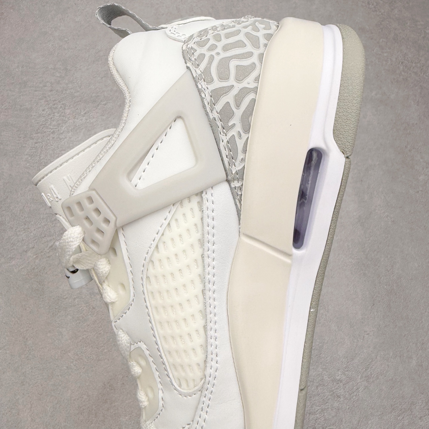 图片[7]-Jordan Spizike Low AJ复古低帮篮球鞋 HQ3602-121 这款鞋子著名导演斯派克李的Jordan Spizike专属 预计于明年夏季推出全新低帮版本 将包括三款配色 经典爆裂纹非常复古 两款配色分别以大学红和黑曜石蓝进行区分 鞋身设计中依旧带有大象爆裂纹、鞋侧束带、塑胶网布等经典元素 之后 在鞋舌、内衬以及鞋底等位置缀以大学红和黑曜石蓝搭配 带来全新造型 尺码：36 36.5 37.5 38 38.5 39 40 40.5 41 42 42.5 43 44 44.5 45 46-选品中心