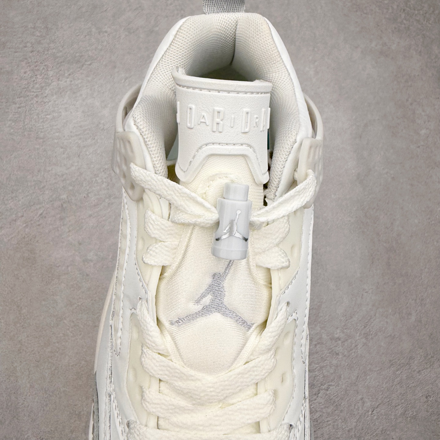 图片[5]-Jordan Spizike Low AJ复古低帮篮球鞋 HQ3602-121 这款鞋子著名导演斯派克李的Jordan Spizike专属 预计于明年夏季推出全新低帮版本 将包括三款配色 经典爆裂纹非常复古 两款配色分别以大学红和黑曜石蓝进行区分 鞋身设计中依旧带有大象爆裂纹、鞋侧束带、塑胶网布等经典元素 之后 在鞋舌、内衬以及鞋底等位置缀以大学红和黑曜石蓝搭配 带来全新造型 尺码：36 36.5 37.5 38 38.5 39 40 40.5 41 42 42.5 43 44 44.5 45 46-选品中心