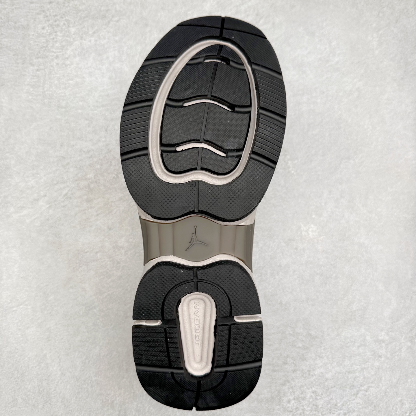 图片[9]-Jordan Trunner O/S AJ经典百搭透气生活休闲鞋 实拍调校N版已经零色差零失真 百分百还原实物色彩所见即所得 不存在货不对板色差等低级问题 选购参考实物拍摄 不混卖不参货 只用心做好货严格选品 承诺混一赔十 尺码：36 36.5 37.5 38 38.5 39 40 40.5 41 42 42.5 43 44 44.5 45-选品中心