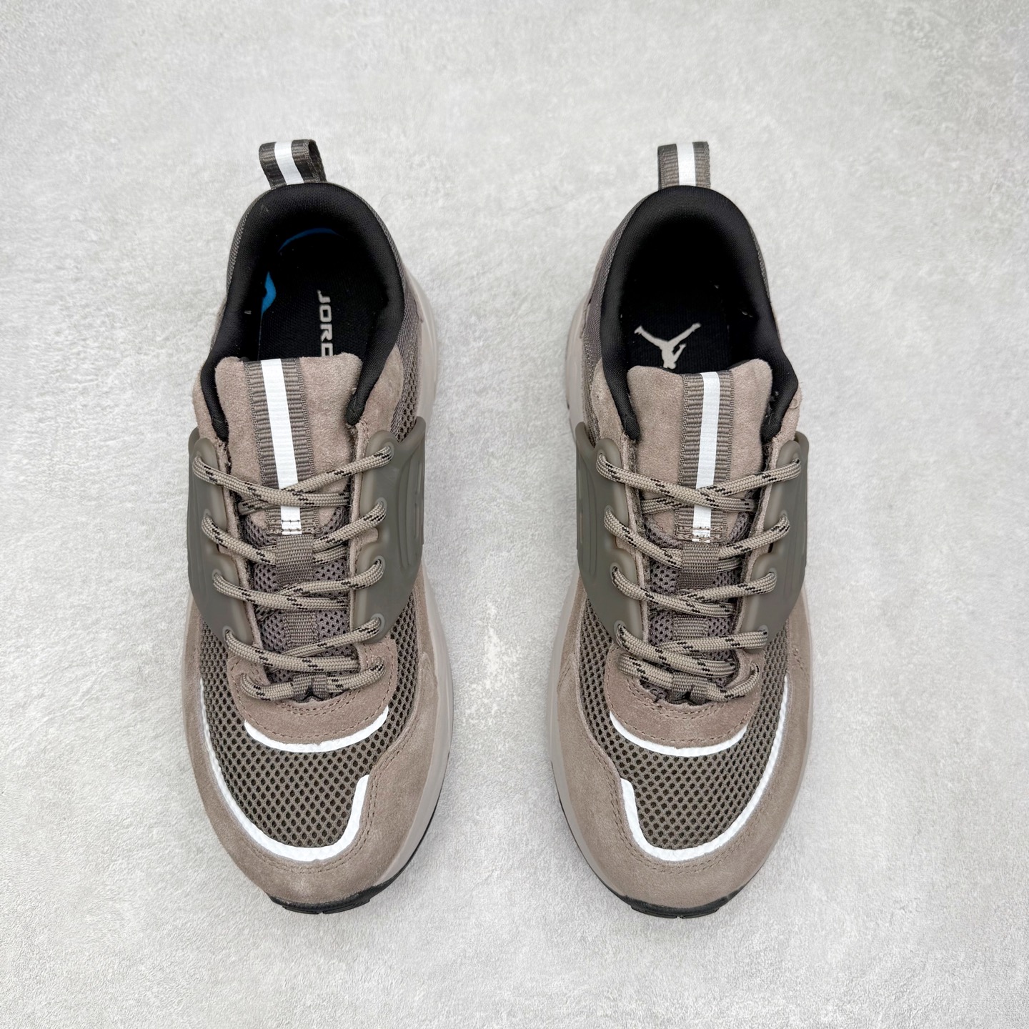 图片[2]-Jordan Trunner O/S AJ经典百搭透气生活休闲鞋 实拍调校N版已经零色差零失真 百分百还原实物色彩所见即所得 不存在货不对板色差等低级问题 选购参考实物拍摄 不混卖不参货 只用心做好货严格选品 承诺混一赔十 尺码：36 36.5 37.5 38 38.5 39 40 40.5 41 42 42.5 43 44 44.5 45-选品中心