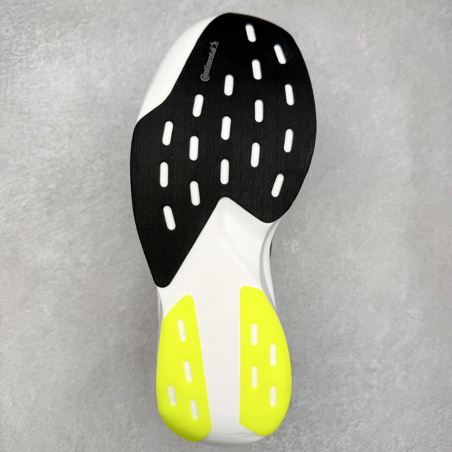 图片[9]-＃纯原 AD Adizero Eva SL M 零度进化版系列低帮轻便透气竞速休闲运动慢跑鞋 JR3415 相信大家对去年 adidas 横空出世的「顶级超跑」adiZero Adios Pro EVO 1 记忆犹新！不仅登顶阿迪史上最轻跑鞋宝座，更在接下来的全球马拉松赛事中，持续书写着惊人成绩，被网友戏称新一代「阿迪神鞋」全网刷屏！极简设计语言与强烈速度感和存在感的鞋侧三线，让人过目不忘，特别种草！其中定位于中长跑训练的 adidas Adizero Evo SL，整体外观造型与 adiZero Adios Pro EVO 1 非常相似。中底配置方面搭载全掌 Lightstrike Pro，鞋面采用透气网面示人，契合日常训练鞋的定位，更加耐用。外底给到了马牌橡胶，及类似上代竞速旗舰 adidas Adizero Adios Pro 3 区域分布。整体看下来无论是外观的鲜明辨识度，还是配置的扎实程度都很顶。尺码：36 36⅔ 37⅓ 38 38⅔ 39⅓ 40 40⅔ 41⅓ 42 42⅔ 43⅓ 44 44⅔ 45⅓ 46⅓-选品中心