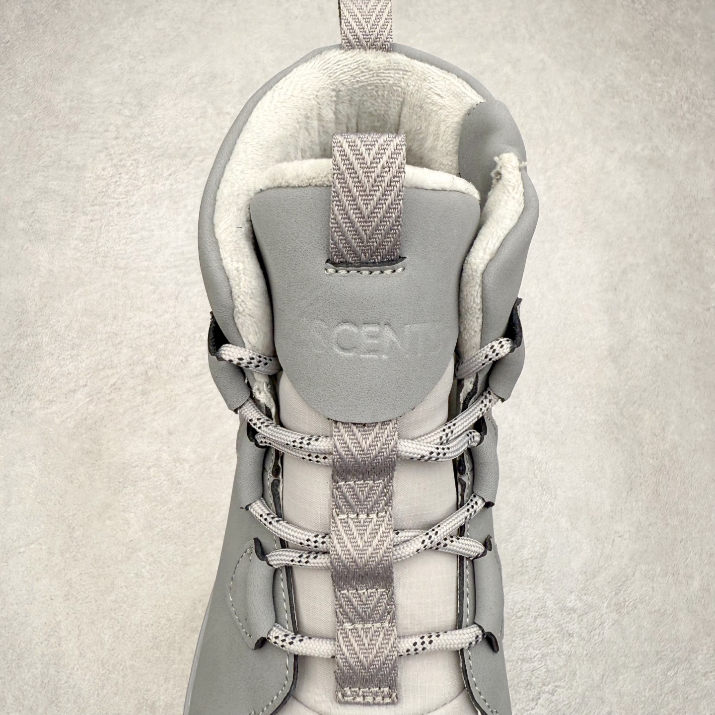 图片[5]-＃HP 迪桑特DESCENTE Ski Style 耐磨 时尚舒适短筒雪地靴 男款 DESCENTE（迪桑特）创立于1935年，品牌名取自法语词汇，意为“滑降”。品牌箭头标识代表滑雪的三种技术“高速直线滑行”、“穿越”和“侧滑”，也寓意品牌在打造高端专业运动产品中不断追求完美的创新精神，致力于成为中国高端专业滑雪、综训、女子、铁人三项、高尔夫的第一品牌。尺码：39 40 40.5 41 42 42.5 43 44 44.5 45-选品中心