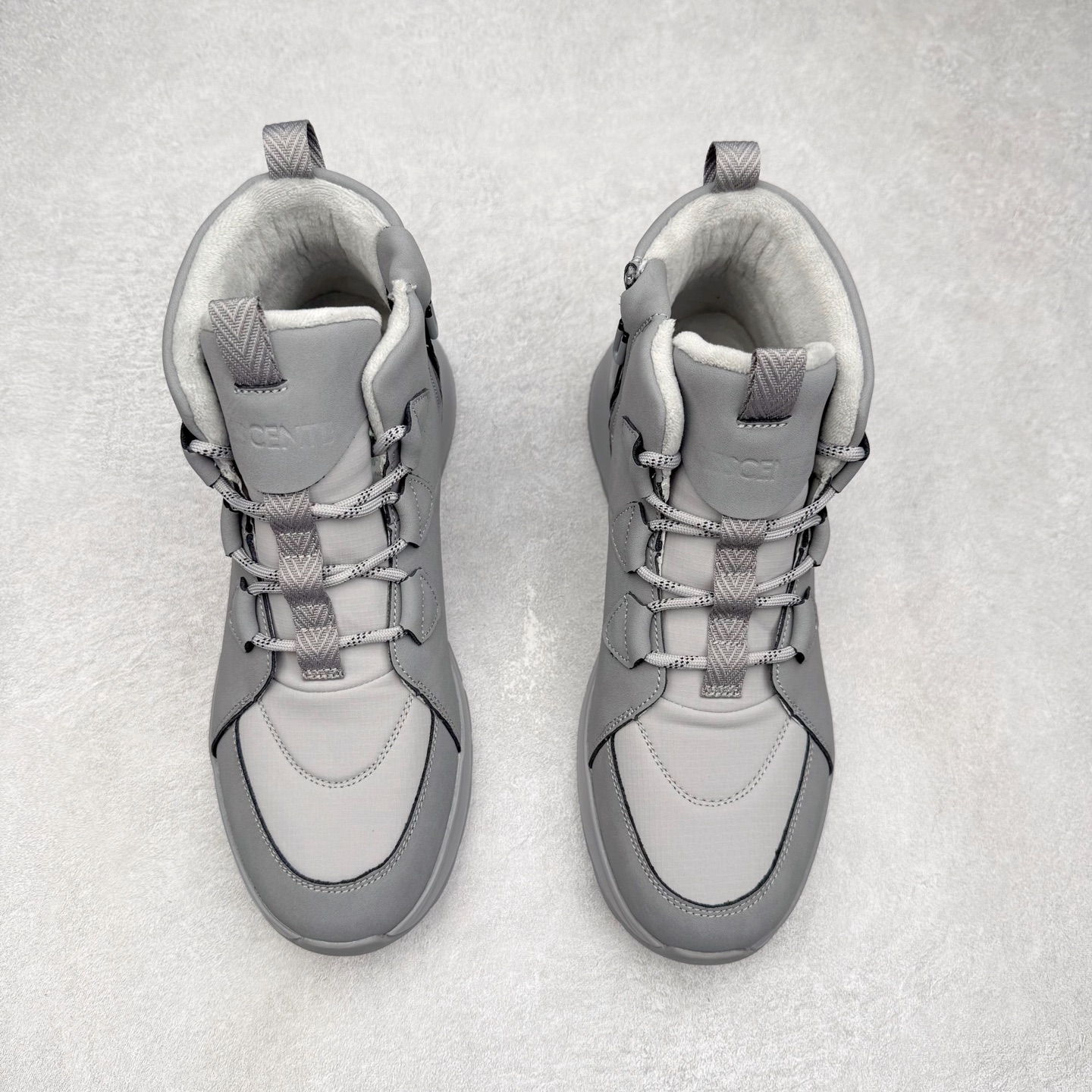 图片[2]-＃HP 迪桑特DESCENTE Ski Style 耐磨 时尚舒适短筒雪地靴 男款 DESCENTE（迪桑特）创立于1935年，品牌名取自法语词汇，意为“滑降”。品牌箭头标识代表滑雪的三种技术“高速直线滑行”、“穿越”和“侧滑”，也寓意品牌在打造高端专业运动产品中不断追求完美的创新精神，致力于成为中国高端专业滑雪、综训、女子、铁人三项、高尔夫的第一品牌。尺码：39 40 40.5 41 42 42.5 43 44 44.5 45-选品中心