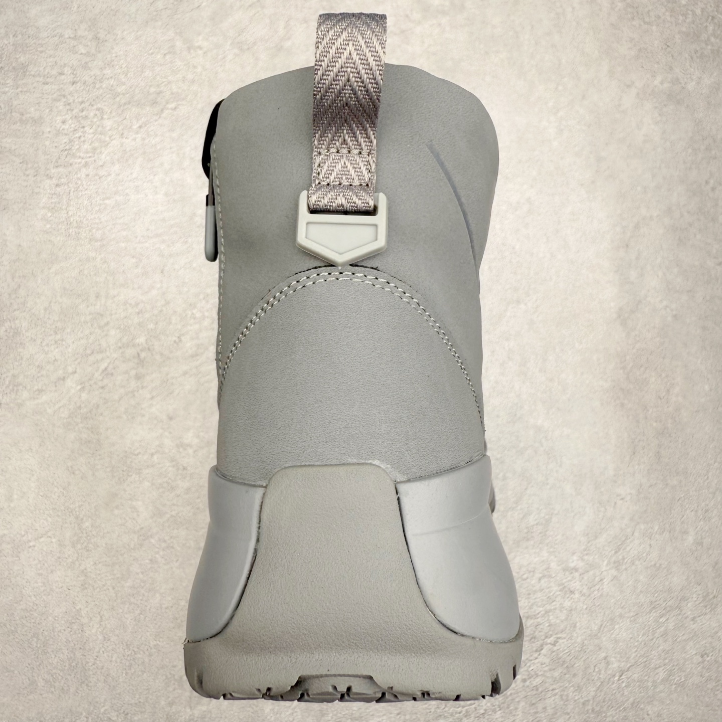 图片[8]-＃HP 迪桑特DESCENTE Ski Style 耐磨 时尚舒适短筒雪地靴 男款 DESCENTE（迪桑特）创立于1935年，品牌名取自法语词汇，意为“滑降”。品牌箭头标识代表滑雪的三种技术“高速直线滑行”、“穿越”和“侧滑”，也寓意品牌在打造高端专业运动产品中不断追求完美的创新精神，致力于成为中国高端专业滑雪、综训、女子、铁人三项、高尔夫的第一品牌。尺码：39 40 40.5 41 42 42.5 43 44 44.5 45-选品中心