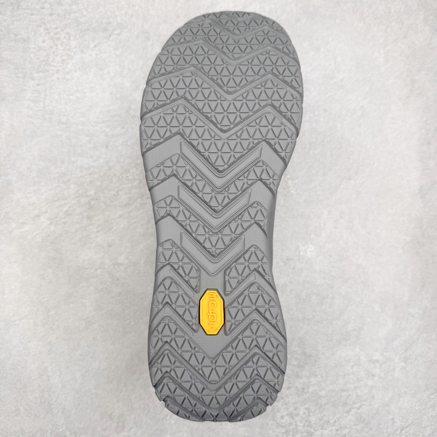 图片[9]-＃HP 迪桑特DESCENTE Ski Style 耐磨 时尚舒适短筒雪地靴 男款 DESCENTE（迪桑特）创立于1935年，品牌名取自法语词汇，意为“滑降”。品牌箭头标识代表滑雪的三种技术“高速直线滑行”、“穿越”和“侧滑”，也寓意品牌在打造高端专业运动产品中不断追求完美的创新精神，致力于成为中国高端专业滑雪、综训、女子、铁人三项、高尔夫的第一品牌。尺码：39 40 40.5 41 42 42.5 43 44 44.5 45-选品中心