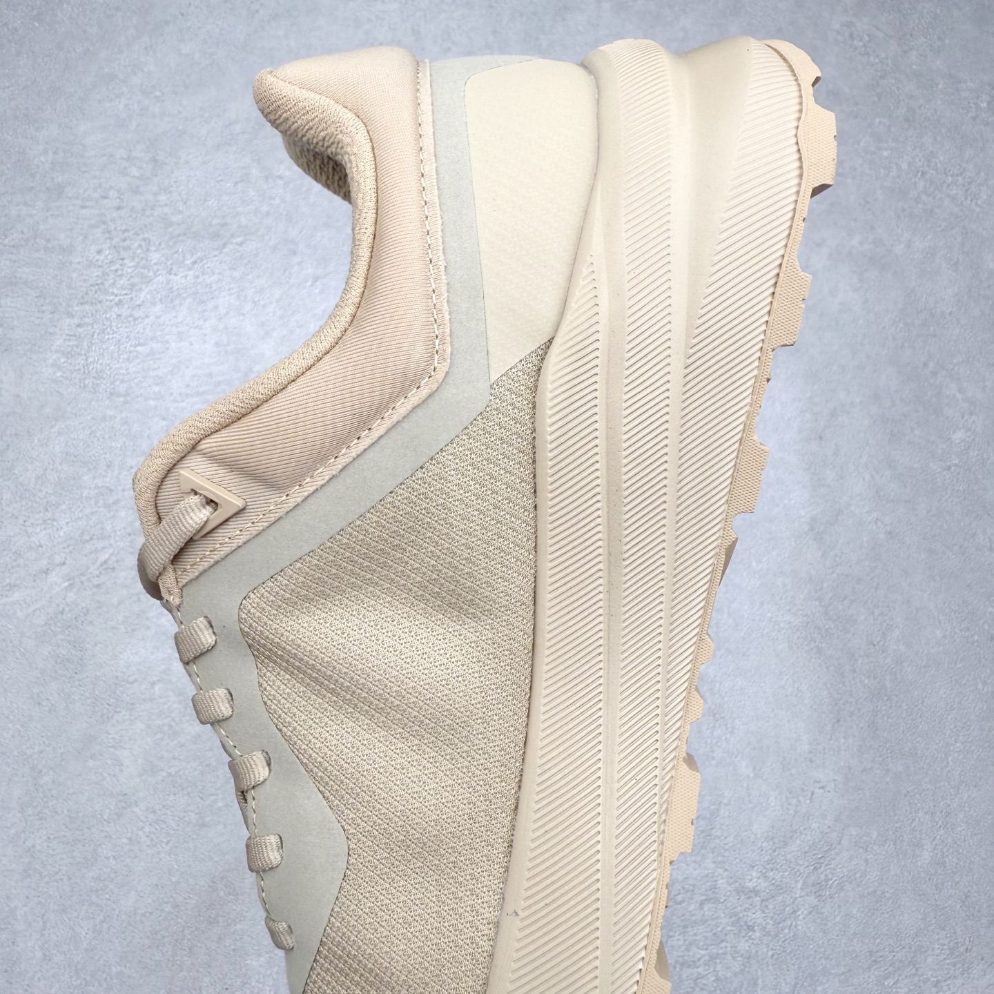 图片[7]-DESCENTE Dualis 迪桑特防水户外耐磨低帮生活休闲徒步登山鞋 DESCENTE（迪桑特）创立于1935年，品牌名取自法语词汇，意为“滑降”。品牌箭头标识代表滑雪的三种技术“高速直线滑行”、“穿越”和“侧滑”，也寓意品牌在打造高端专业运动产品中不断追求完美的创新精神，致力于成为中国高端专业滑雪、综训、女子、铁人三项、高尔夫的第一品牌。尺码：39 40 41 42 43 44 45-选品中心