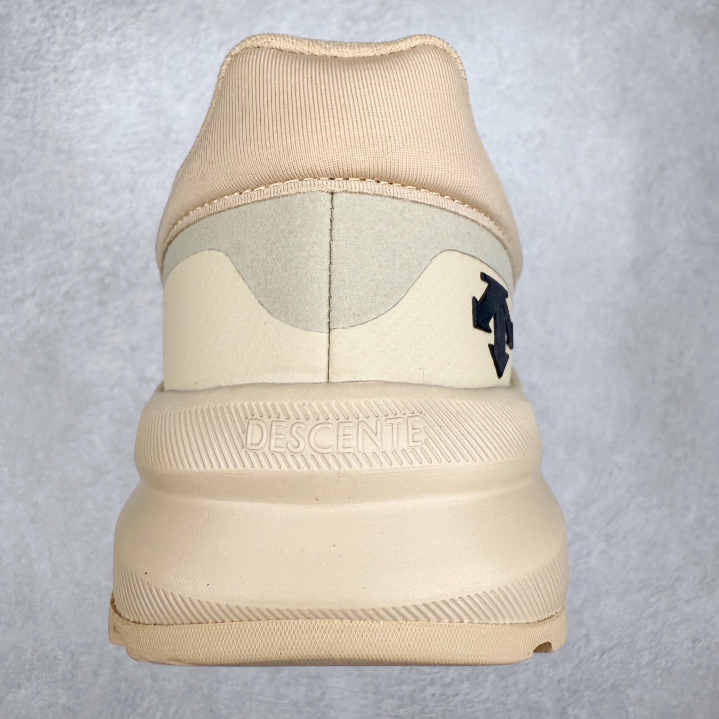 图片[8]-DESCENTE Dualis 迪桑特防水户外耐磨低帮生活休闲徒步登山鞋 DESCENTE（迪桑特）创立于1935年，品牌名取自法语词汇，意为“滑降”。品牌箭头标识代表滑雪的三种技术“高速直线滑行”、“穿越”和“侧滑”，也寓意品牌在打造高端专业运动产品中不断追求完美的创新精神，致力于成为中国高端专业滑雪、综训、女子、铁人三项、高尔夫的第一品牌。尺码：39 40 41 42 43 44 45-选品中心