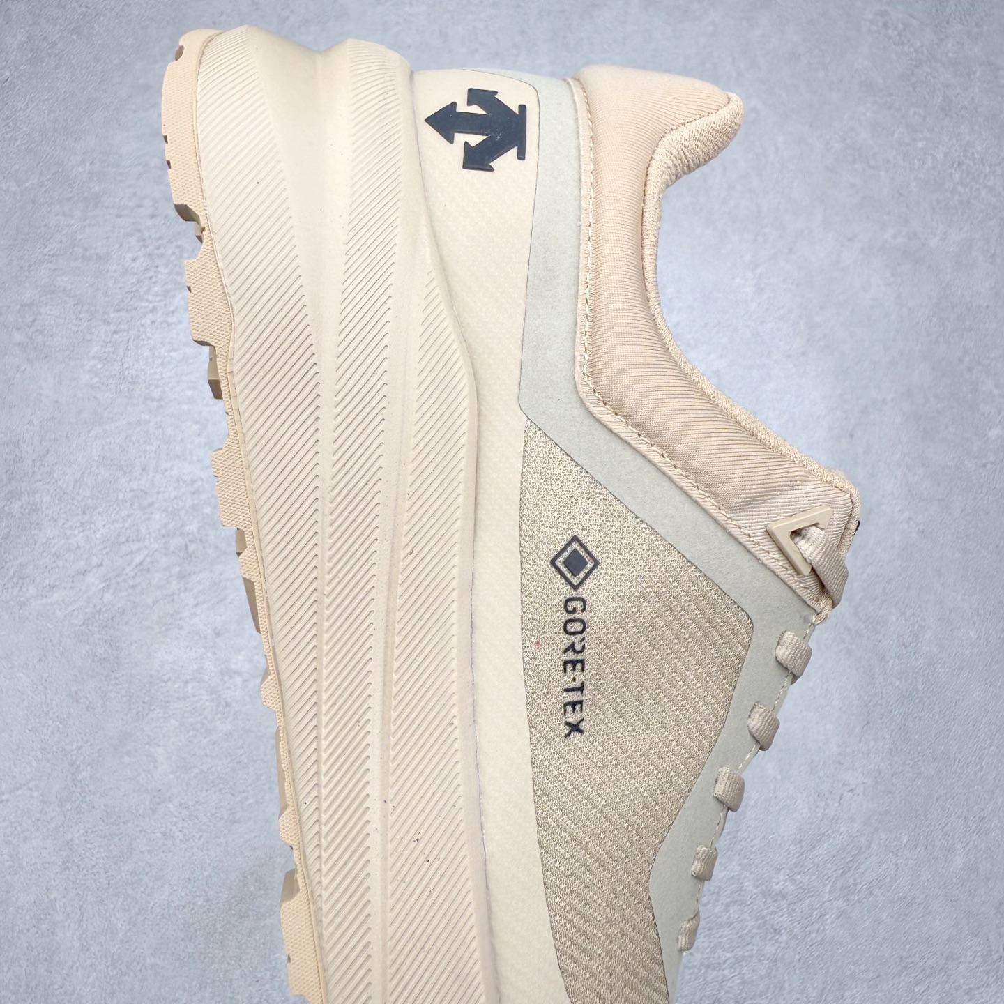 图片[6]-DESCENTE Dualis 迪桑特防水户外耐磨低帮生活休闲徒步登山鞋 DESCENTE（迪桑特）创立于1935年，品牌名取自法语词汇，意为“滑降”。品牌箭头标识代表滑雪的三种技术“高速直线滑行”、“穿越”和“侧滑”，也寓意品牌在打造高端专业运动产品中不断追求完美的创新精神，致力于成为中国高端专业滑雪、综训、女子、铁人三项、高尔夫的第一品牌。尺码：39 40 41 42 43 44 45-选品中心