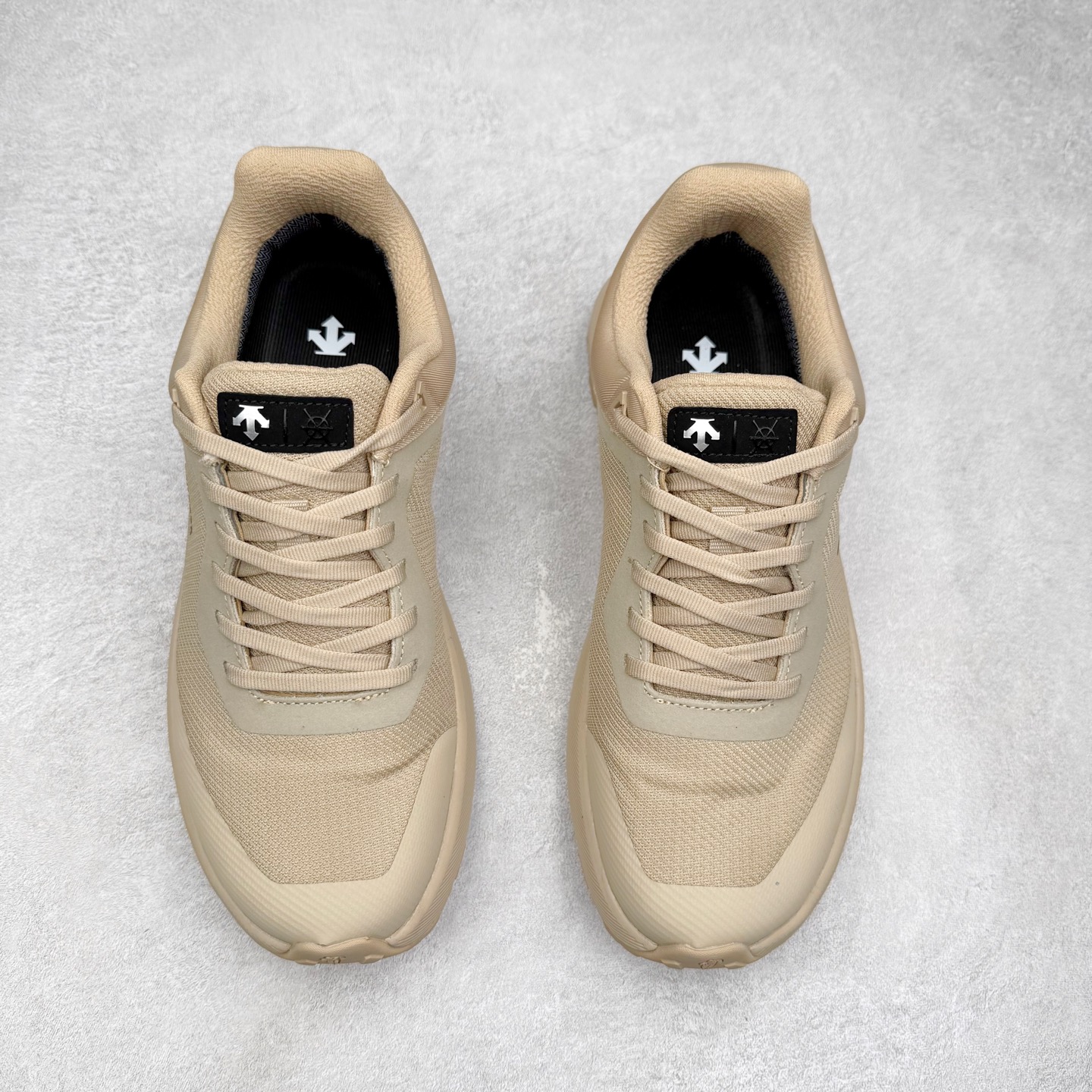 图片[2]-DESCENTE Dualis 迪桑特防水户外耐磨低帮生活休闲徒步登山鞋 DESCENTE（迪桑特）创立于1935年，品牌名取自法语词汇，意为“滑降”。品牌箭头标识代表滑雪的三种技术“高速直线滑行”、“穿越”和“侧滑”，也寓意品牌在打造高端专业运动产品中不断追求完美的创新精神，致力于成为中国高端专业滑雪、综训、女子、铁人三项、高尔夫的第一品牌。尺码：39 40 41 42 43 44 45-选品中心