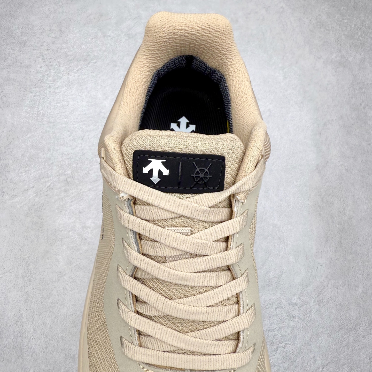 图片[5]-DESCENTE Dualis 迪桑特防水户外耐磨低帮生活休闲徒步登山鞋 DESCENTE（迪桑特）创立于1935年，品牌名取自法语词汇，意为“滑降”。品牌箭头标识代表滑雪的三种技术“高速直线滑行”、“穿越”和“侧滑”，也寓意品牌在打造高端专业运动产品中不断追求完美的创新精神，致力于成为中国高端专业滑雪、综训、女子、铁人三项、高尔夫的第一品牌。尺码：39 40 41 42 43 44 45-选品中心