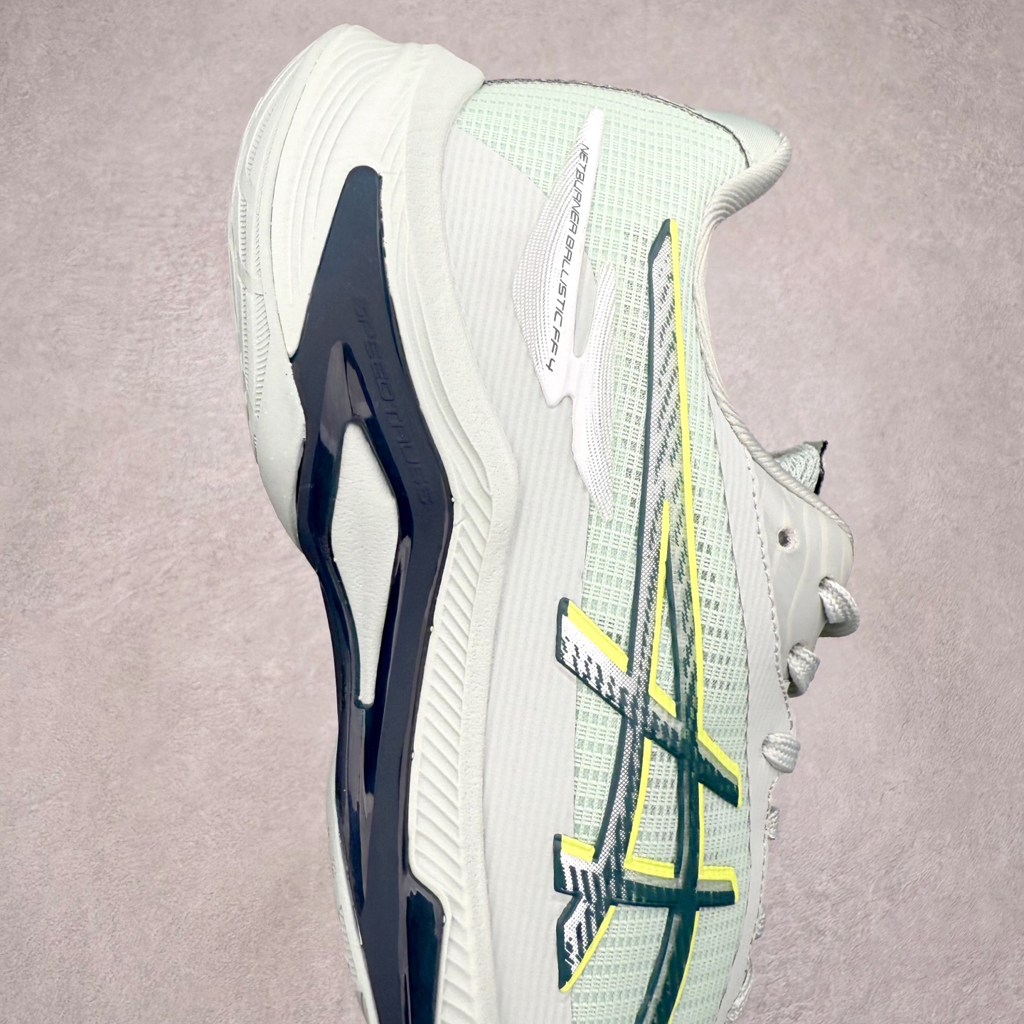 图片[6]-Asics NETBURNER BALLISTIC FF 4 亚瑟士舒适时尚潮流简约减震低帮训练鞋 DYNAWRAP 技术可提升稳定性 FLYTEFOAM 科技打造轻量缓冲组件 FLYTEFOAM Propel 技术鞋垫可提升吸震与回弹效果 TWISSTRUS 技术可提升速度与变向奔跑动作ASICSGRIP 科技可提升在球场上的抓地力 后足 GEL 缓冲科技可提供出色的避震效果AHAR 橡胶可提升耐用性 尺码：35 36 36.5 37 38 38.5 39 40 40.5 41 42 42.5 43 44 45-选品中心