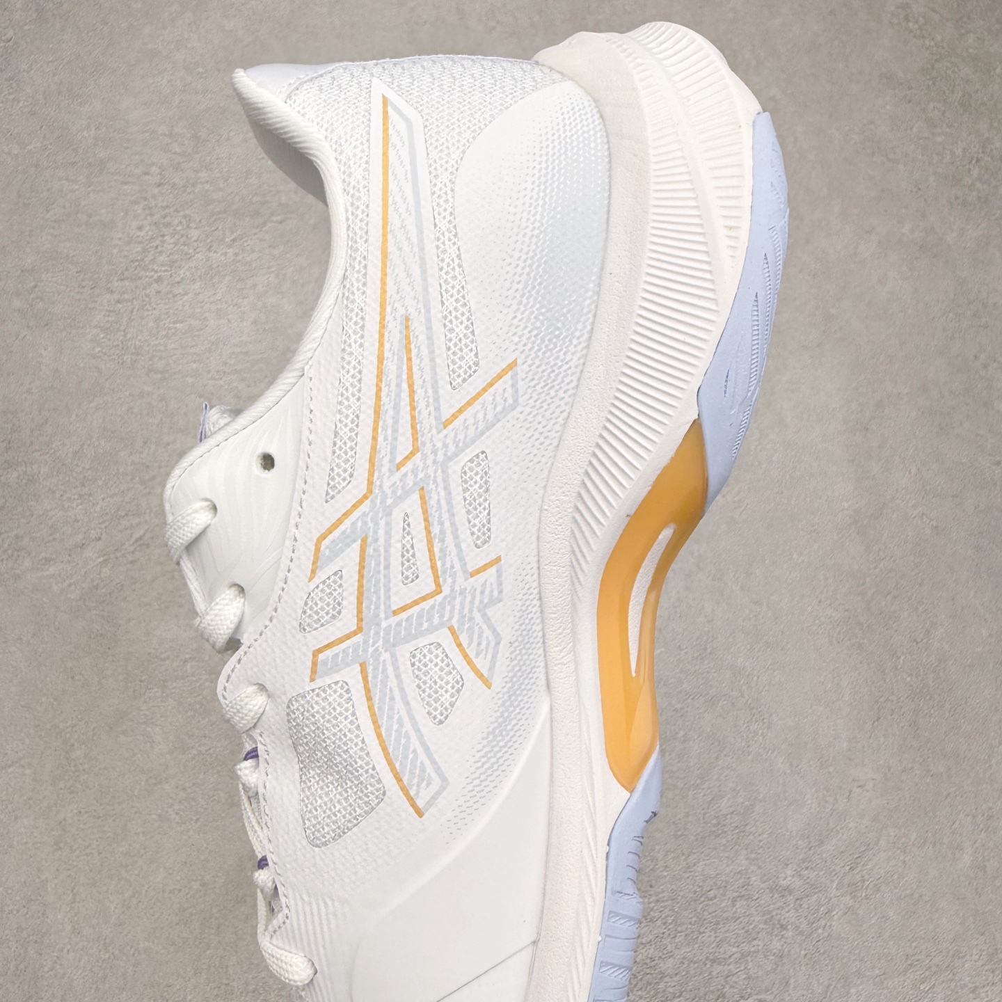 图片[7]-Asics NETBURNER BALLISTIC FF 4 亚瑟士舒适时尚潮流简约减震低帮训练鞋 DYNAWRAP 技术可提升稳定性 FLYTEFOAM 科技打造轻量缓冲组件 FLYTEFOAM Propel 技术鞋垫可提升吸震与回弹效果 TWISSTRUS 技术可提升速度与变向奔跑动作ASICSGRIP 科技可提升在球场上的抓地力 后足 GEL 缓冲科技可提供出色的避震效果AHAR 橡胶可提升耐用性 尺码：35 36 36.5 37 38 38.5 39 40 40.5 41 42 42.5 43 44 45-选品中心