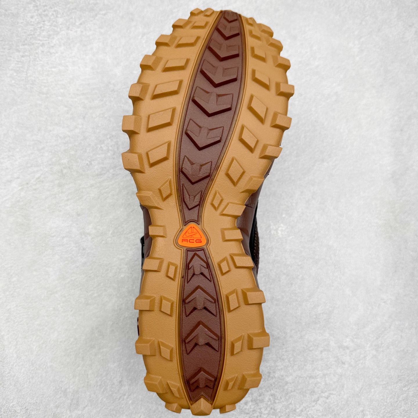 图片[9]-NK ACG Air Phassad 时尚舒适防滑透气低帮户外功能鞋 男女同款 全新来袭 该款沿袭前代高帮版型的设计传统 轻盈鞋面结合灵巧的脚踝包裹设计 为双足打造出一体化的舒适脚感 助力轻松畅行 中底融入柔软的React泡棉与Vaporfiy 科技 让你在岩石小径徒步时也像行走在都市般轻松舒适 粘性橡胶大底铸就了攀岩级别的出众抓地力 助你从容面对各种环境挑战 尺码：36 36.5 37.5 38 38.5 39 40 40.5 41 42 42.5 43 44 44.5 45 46-选品中心