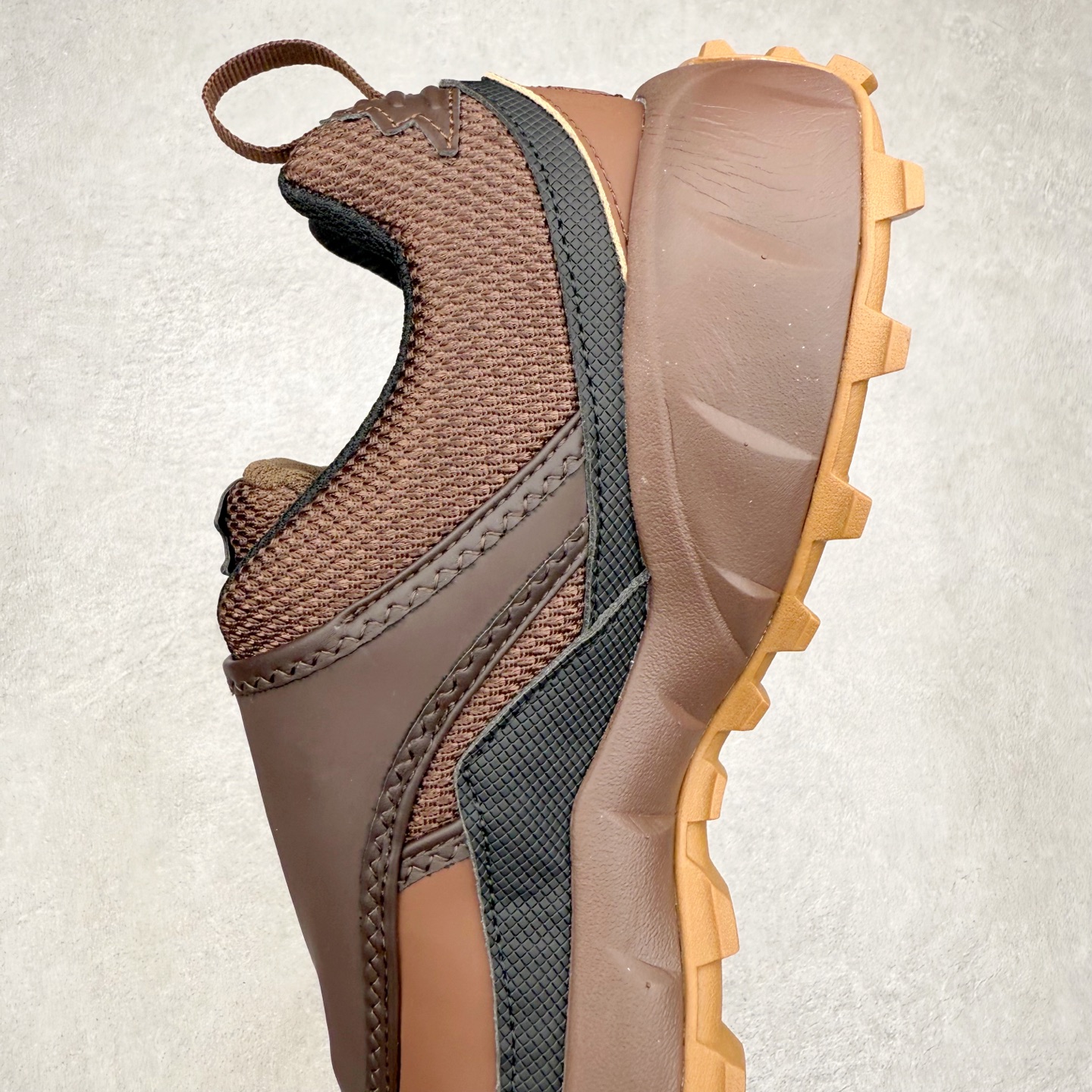 图片[7]-NK ACG Air Phassad 时尚舒适防滑透气低帮户外功能鞋 男女同款 全新来袭 该款沿袭前代高帮版型的设计传统 轻盈鞋面结合灵巧的脚踝包裹设计 为双足打造出一体化的舒适脚感 助力轻松畅行 中底融入柔软的React泡棉与Vaporfiy 科技 让你在岩石小径徒步时也像行走在都市般轻松舒适 粘性橡胶大底铸就了攀岩级别的出众抓地力 助你从容面对各种环境挑战 尺码：36 36.5 37.5 38 38.5 39 40 40.5 41 42 42.5 43 44 44.5 45 46-选品中心