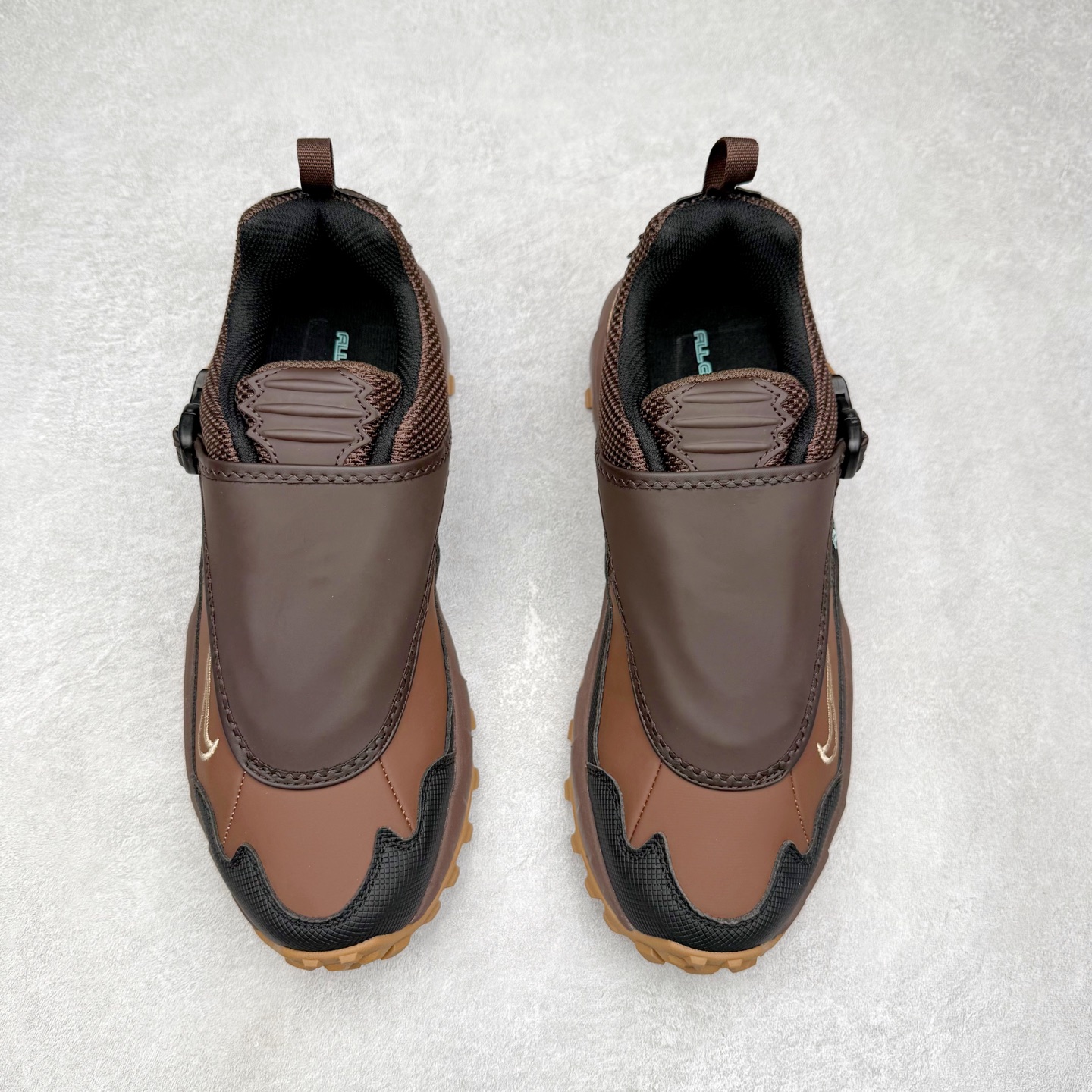 图片[2]-NK ACG Air Phassad 时尚舒适防滑透气低帮户外功能鞋 男女同款 全新来袭 该款沿袭前代高帮版型的设计传统 轻盈鞋面结合灵巧的脚踝包裹设计 为双足打造出一体化的舒适脚感 助力轻松畅行 中底融入柔软的React泡棉与Vaporfiy 科技 让你在岩石小径徒步时也像行走在都市般轻松舒适 粘性橡胶大底铸就了攀岩级别的出众抓地力 助你从容面对各种环境挑战 尺码：36 36.5 37.5 38 38.5 39 40 40.5 41 42 42.5 43 44 44.5 45 46-选品中心