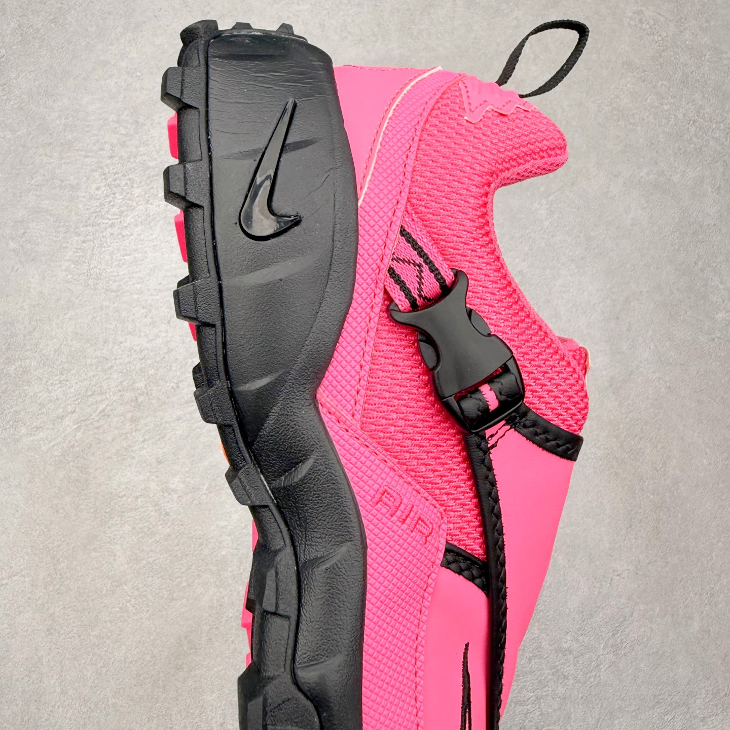 图片[6]-NK ACG Air Phassad 时尚舒适防滑透气低帮户外功能鞋 男女同款 全新来袭 该款沿袭前代高帮版型的设计传统 轻盈鞋面结合灵巧的脚踝包裹设计 为双足打造出一体化的舒适脚感 助力轻松畅行 中底融入柔软的React泡棉与Vaporfiy 科技 让你在岩石小径徒步时也像行走在都市般轻松舒适 粘性橡胶大底铸就了攀岩级别的出众抓地力 助你从容面对各种环境挑战 尺码：36 36.5 37.5 38 38.5 39 40 40.5 41 42 42.5 43 44 44.5 45 46-选品中心