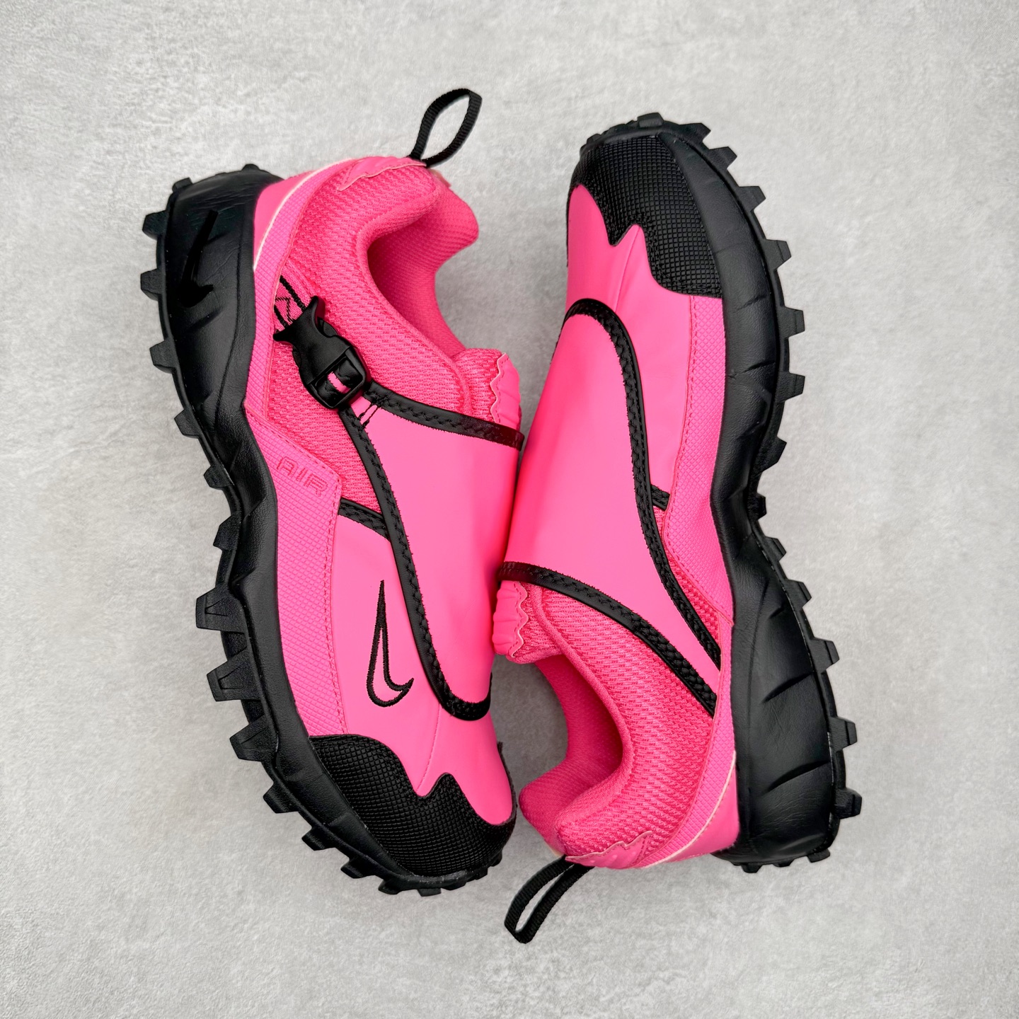 图片[3]-NK ACG Air Phassad 时尚舒适防滑透气低帮户外功能鞋 男女同款 全新来袭 该款沿袭前代高帮版型的设计传统 轻盈鞋面结合灵巧的脚踝包裹设计 为双足打造出一体化的舒适脚感 助力轻松畅行 中底融入柔软的React泡棉与Vaporfiy 科技 让你在岩石小径徒步时也像行走在都市般轻松舒适 粘性橡胶大底铸就了攀岩级别的出众抓地力 助你从容面对各种环境挑战 尺码：36 36.5 37.5 38 38.5 39 40 40.5 41 42 42.5 43 44 44.5 45 46-选品中心