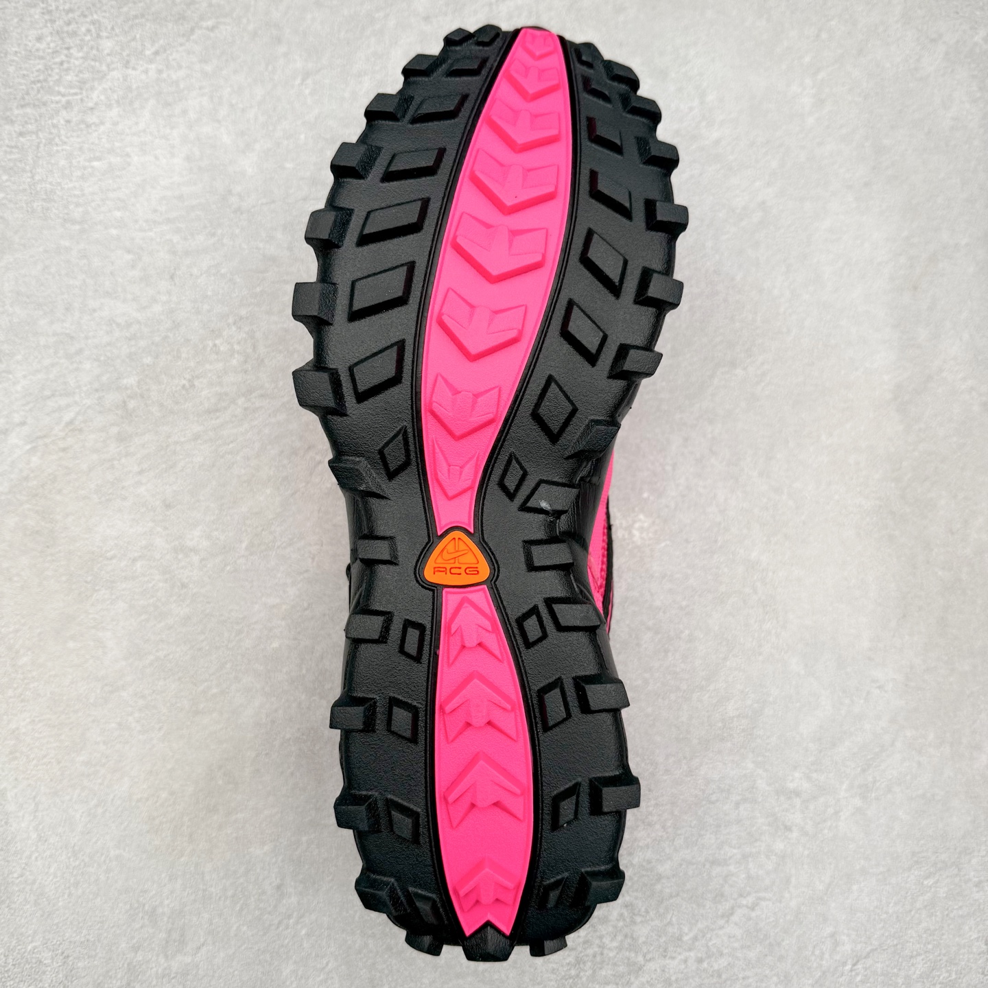 图片[9]-NK ACG Air Phassad 时尚舒适防滑透气低帮户外功能鞋 男女同款 全新来袭 该款沿袭前代高帮版型的设计传统 轻盈鞋面结合灵巧的脚踝包裹设计 为双足打造出一体化的舒适脚感 助力轻松畅行 中底融入柔软的React泡棉与Vaporfiy 科技 让你在岩石小径徒步时也像行走在都市般轻松舒适 粘性橡胶大底铸就了攀岩级别的出众抓地力 助你从容面对各种环境挑战 尺码：36 36.5 37.5 38 38.5 39 40 40.5 41 42 42.5 43 44 44.5 45 46-选品中心