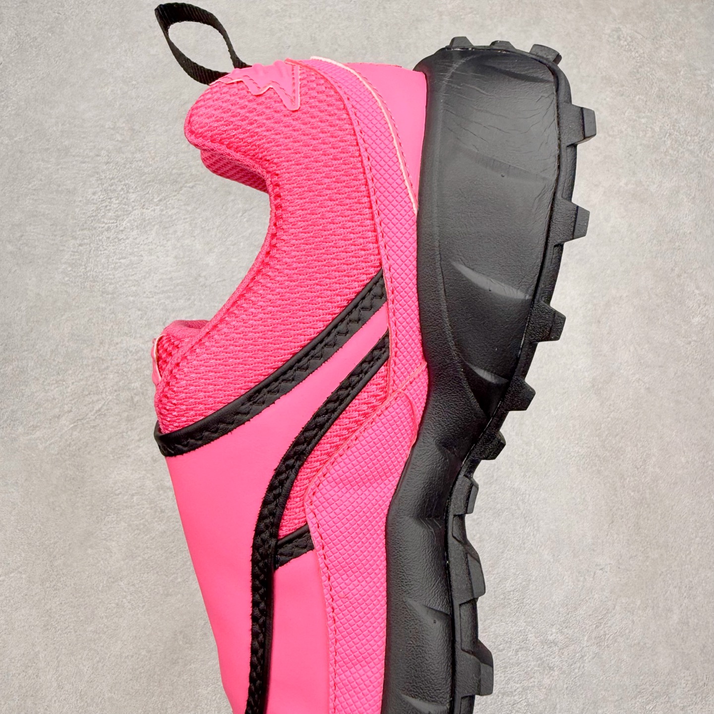 图片[7]-NK ACG Air Phassad 时尚舒适防滑透气低帮户外功能鞋 男女同款 全新来袭 该款沿袭前代高帮版型的设计传统 轻盈鞋面结合灵巧的脚踝包裹设计 为双足打造出一体化的舒适脚感 助力轻松畅行 中底融入柔软的React泡棉与Vaporfiy 科技 让你在岩石小径徒步时也像行走在都市般轻松舒适 粘性橡胶大底铸就了攀岩级别的出众抓地力 助你从容面对各种环境挑战 尺码：36 36.5 37.5 38 38.5 39 40 40.5 41 42 42.5 43 44 44.5 45 46-选品中心