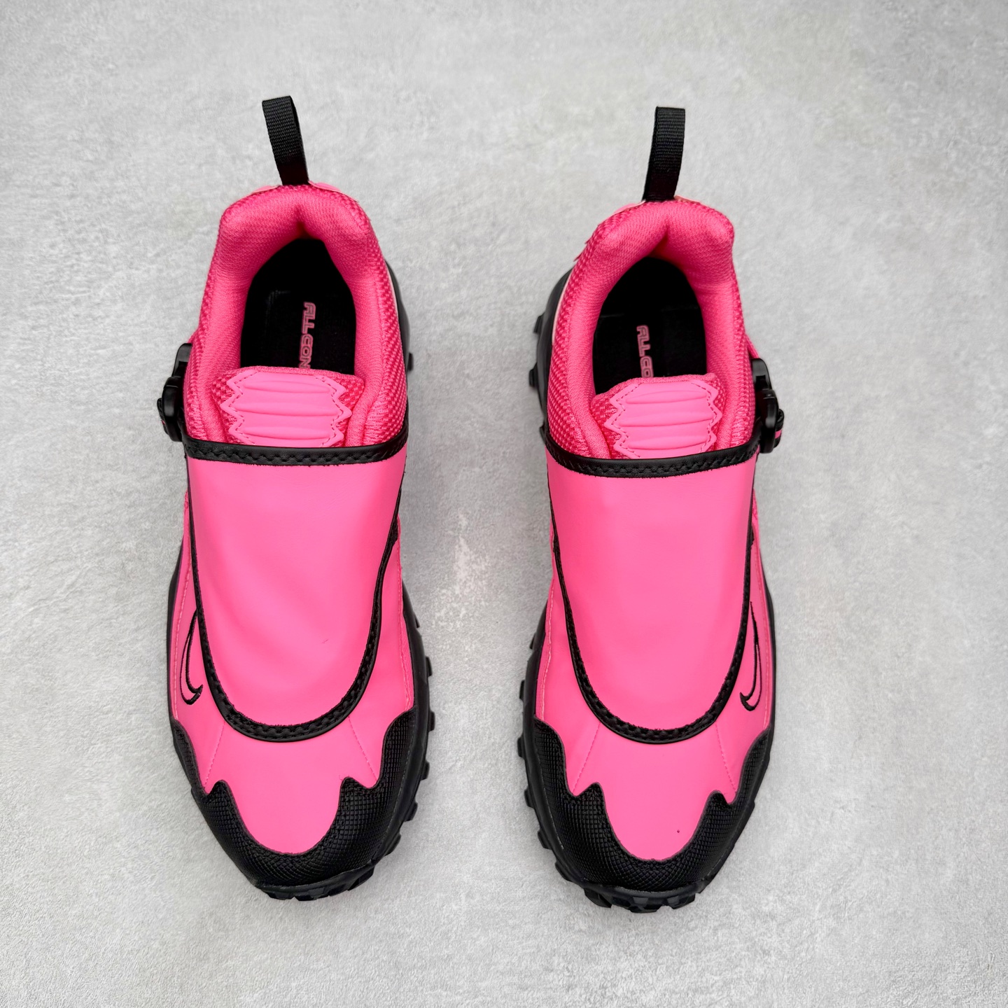 图片[2]-NK ACG Air Phassad 时尚舒适防滑透气低帮户外功能鞋 男女同款 全新来袭 该款沿袭前代高帮版型的设计传统 轻盈鞋面结合灵巧的脚踝包裹设计 为双足打造出一体化的舒适脚感 助力轻松畅行 中底融入柔软的React泡棉与Vaporfiy 科技 让你在岩石小径徒步时也像行走在都市般轻松舒适 粘性橡胶大底铸就了攀岩级别的出众抓地力 助你从容面对各种环境挑战 尺码：36 36.5 37.5 38 38.5 39 40 40.5 41 42 42.5 43 44 44.5 45 46-选品中心