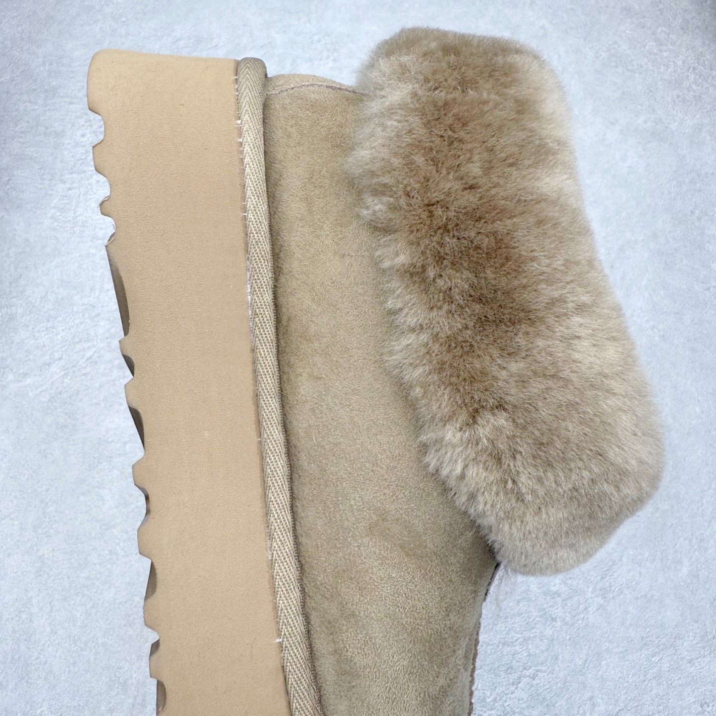 图片[6]-＃GX UGG 4810H 塔次特厚底秋冬羊皮毛一体雪地靴 全鞋采用ZP同厂 隆丰A级澳洲进口羊皮毛一体 品牌代工厂生产线 完全遵循ZP工艺流程 代工厂原厂版师 秉承无原鞋不开发选择 注重每一处细节 市面最正版型 TREADLITE\\\”轻翼\\\”科技外底 轻便/耐用/柔韧/桩型【售后郑重承诺】一个月内若出现重大脱胶/断底等质量问题 直接为您换新！尺码：35 36 37 38 39 40-选品中心