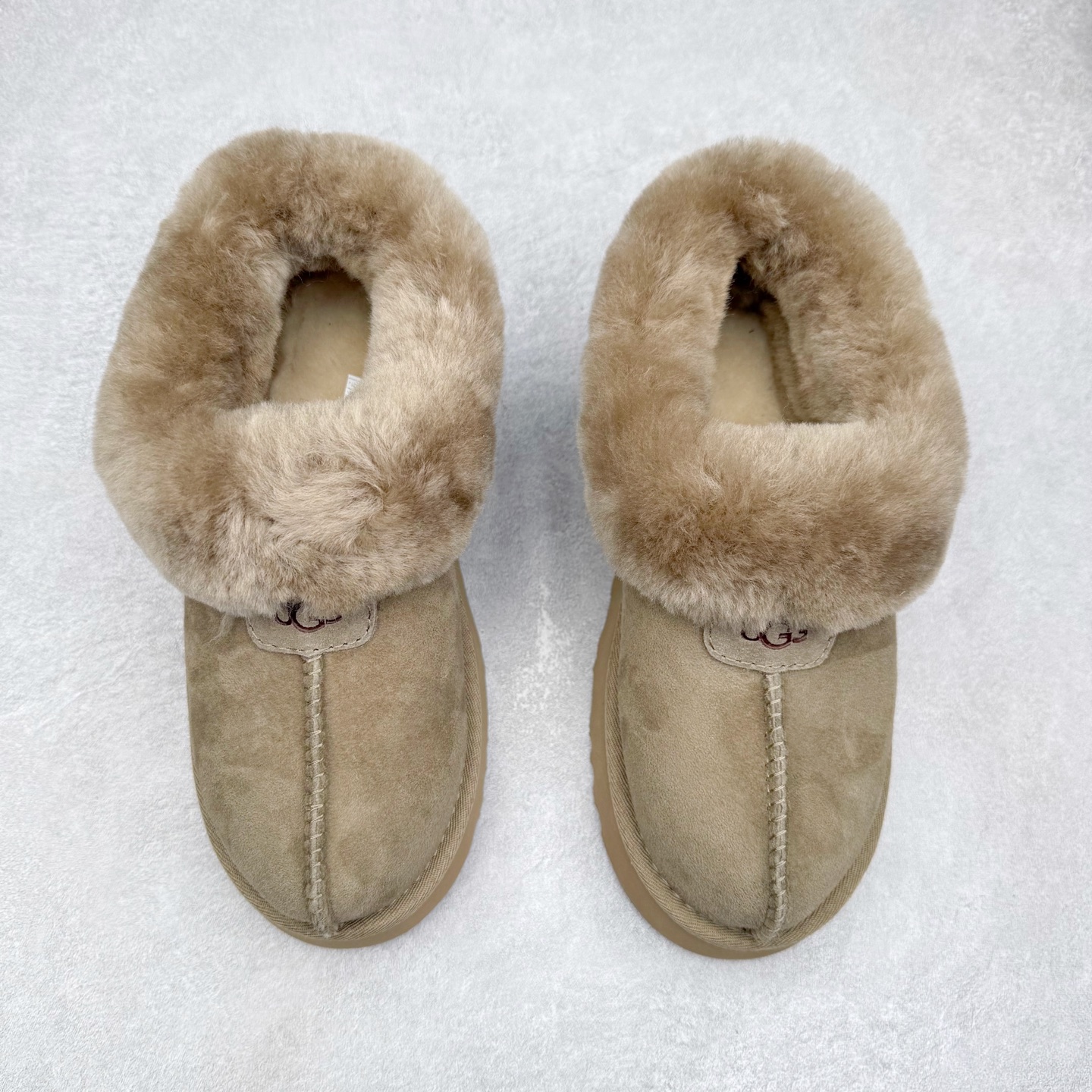 图片[2]-＃GX UGG 4810H 塔次特厚底秋冬羊皮毛一体雪地靴 全鞋采用ZP同厂 隆丰A级澳洲进口羊皮毛一体 品牌代工厂生产线 完全遵循ZP工艺流程 代工厂原厂版师 秉承无原鞋不开发选择 注重每一处细节 市面最正版型 TREADLITE\\\”轻翼\\\”科技外底 轻便/耐用/柔韧/桩型【售后郑重承诺】一个月内若出现重大脱胶/断底等质量问题 直接为您换新！尺码：35 36 37 38 39 40-选品中心