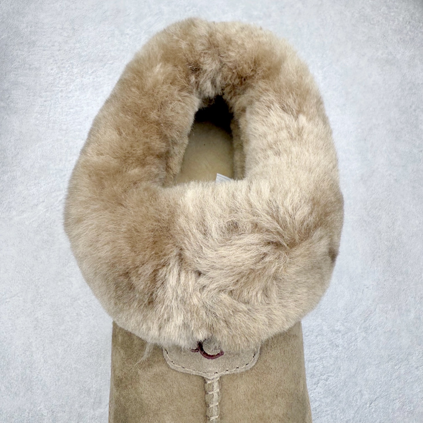 图片[5]-＃GX UGG 4810H 塔次特厚底秋冬羊皮毛一体雪地靴 全鞋采用ZP同厂 隆丰A级澳洲进口羊皮毛一体 品牌代工厂生产线 完全遵循ZP工艺流程 代工厂原厂版师 秉承无原鞋不开发选择 注重每一处细节 市面最正版型 TREADLITE\\\”轻翼\\\”科技外底 轻便/耐用/柔韧/桩型【售后郑重承诺】一个月内若出现重大脱胶/断底等质量问题 直接为您换新！尺码：35 36 37 38 39 40-选品中心