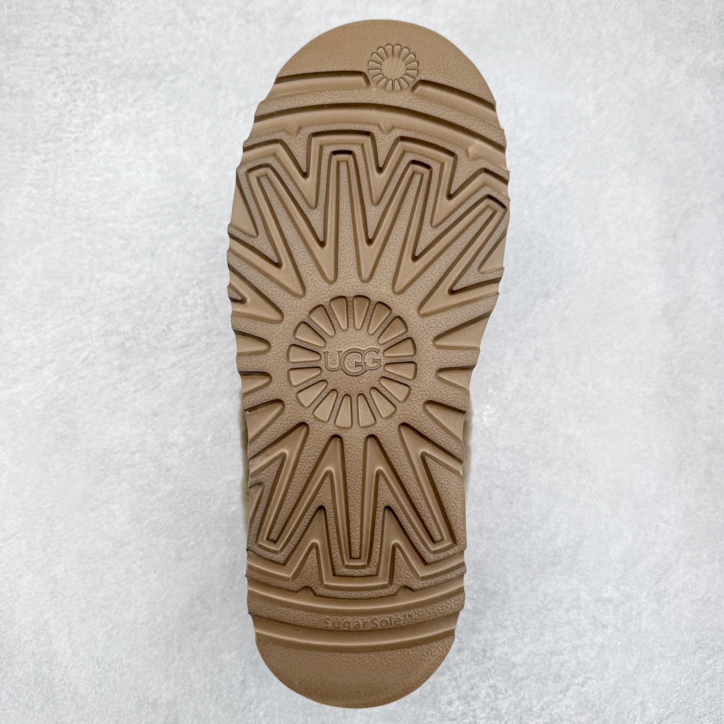 图片[9]-＃GX UGG 4810H 塔次特厚底秋冬羊皮毛一体雪地靴 全鞋采用ZP同厂 隆丰A级澳洲进口羊皮毛一体 品牌代工厂生产线 完全遵循ZP工艺流程 代工厂原厂版师 秉承无原鞋不开发选择 注重每一处细节 市面最正版型 TREADLITE\\\”轻翼\\\”科技外底 轻便/耐用/柔韧/桩型【售后郑重承诺】一个月内若出现重大脱胶/断底等质量问题 直接为您换新！尺码：35 36 37 38 39 40-选品中心