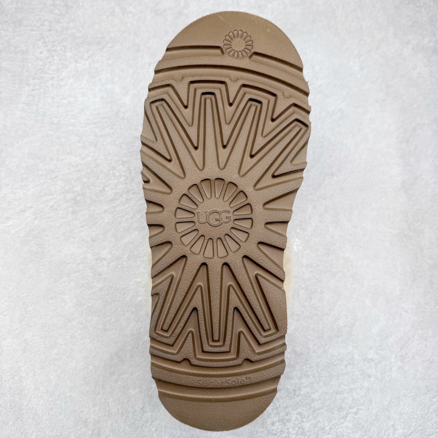 图片[9]-＃GX UGG 4810H 塔次特厚底秋冬羊皮毛一体雪地靴 全鞋采用ZP同厂 隆丰A级澳洲进口羊皮毛一体 品牌代工厂生产线 完全遵循ZP工艺流程 代工厂原厂版师 秉承无原鞋不开发选择 注重每一处细节 市面最正版型 TREADLITE\\\”轻翼\\\”科技外底 轻便/耐用/柔韧/桩型【售后郑重承诺】一个月内若出现重大脱胶/断底等质量问题 直接为您换新！尺码：35 36 37 38 39 40-选品中心