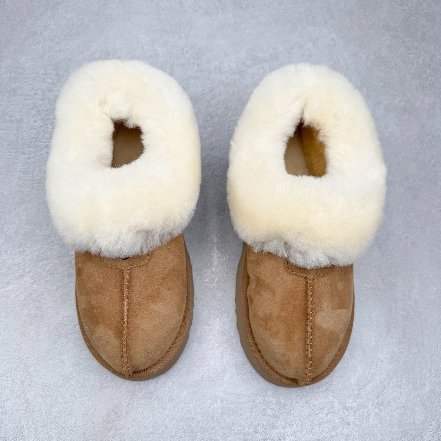 图片[2]-＃GX UGG 4810H 塔次特厚底秋冬羊皮毛一体雪地靴 全鞋采用ZP同厂 隆丰A级澳洲进口羊皮毛一体 品牌代工厂生产线 完全遵循ZP工艺流程 代工厂原厂版师 秉承无原鞋不开发选择 注重每一处细节 市面最正版型 TREADLITE\\\”轻翼\\\”科技外底 轻便/耐用/柔韧/桩型【售后郑重承诺】一个月内若出现重大脱胶/断底等质量问题 直接为您换新！尺码：35 36 37 38 39 40-选品中心