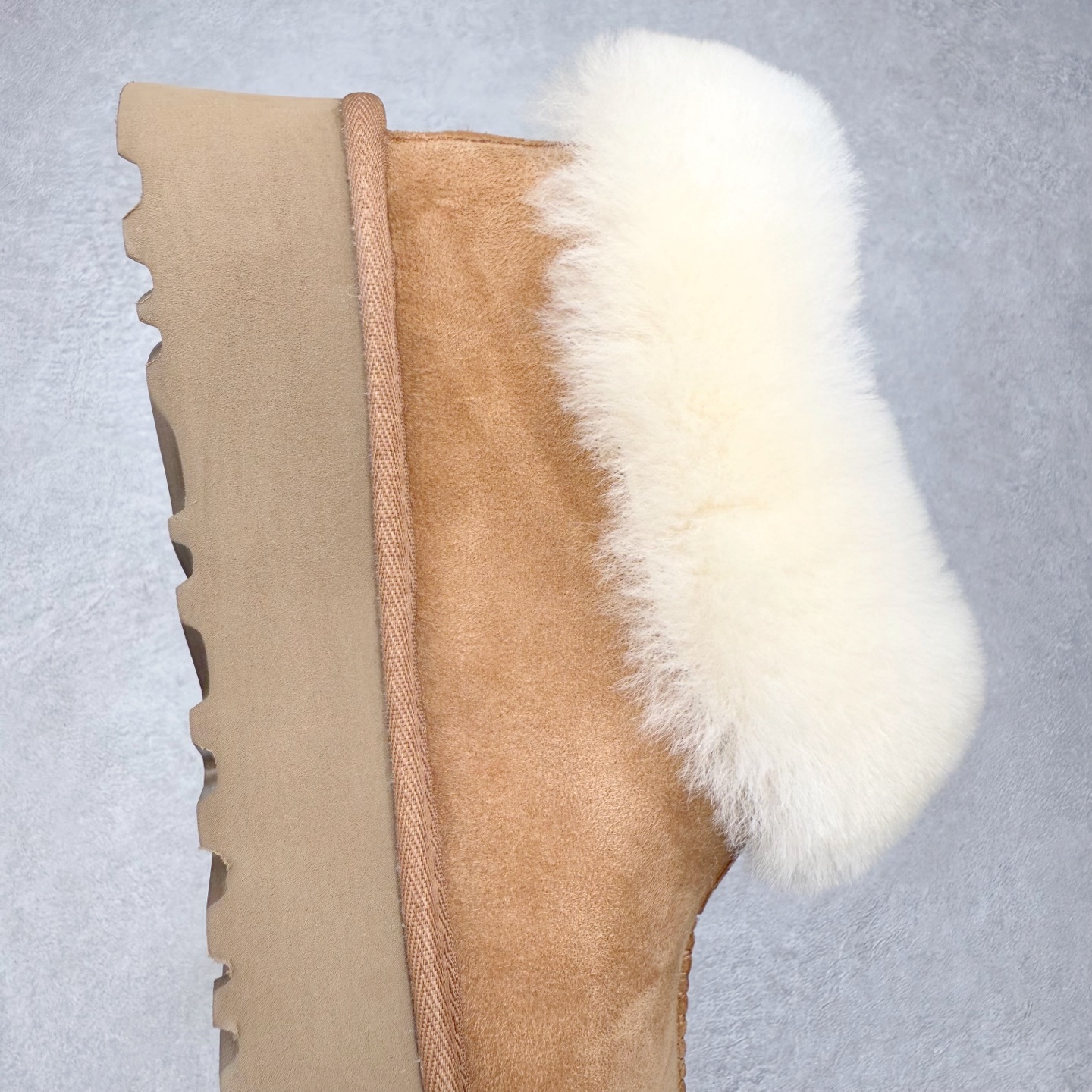 图片[6]-＃GX UGG 4810H 塔次特厚底秋冬羊皮毛一体雪地靴 全鞋采用ZP同厂 隆丰A级澳洲进口羊皮毛一体 品牌代工厂生产线 完全遵循ZP工艺流程 代工厂原厂版师 秉承无原鞋不开发选择 注重每一处细节 市面最正版型 TREADLITE\\\”轻翼\\\”科技外底 轻便/耐用/柔韧/桩型【售后郑重承诺】一个月内若出现重大脱胶/断底等质量问题 直接为您换新！尺码：35 36 37 38 39 40-选品中心