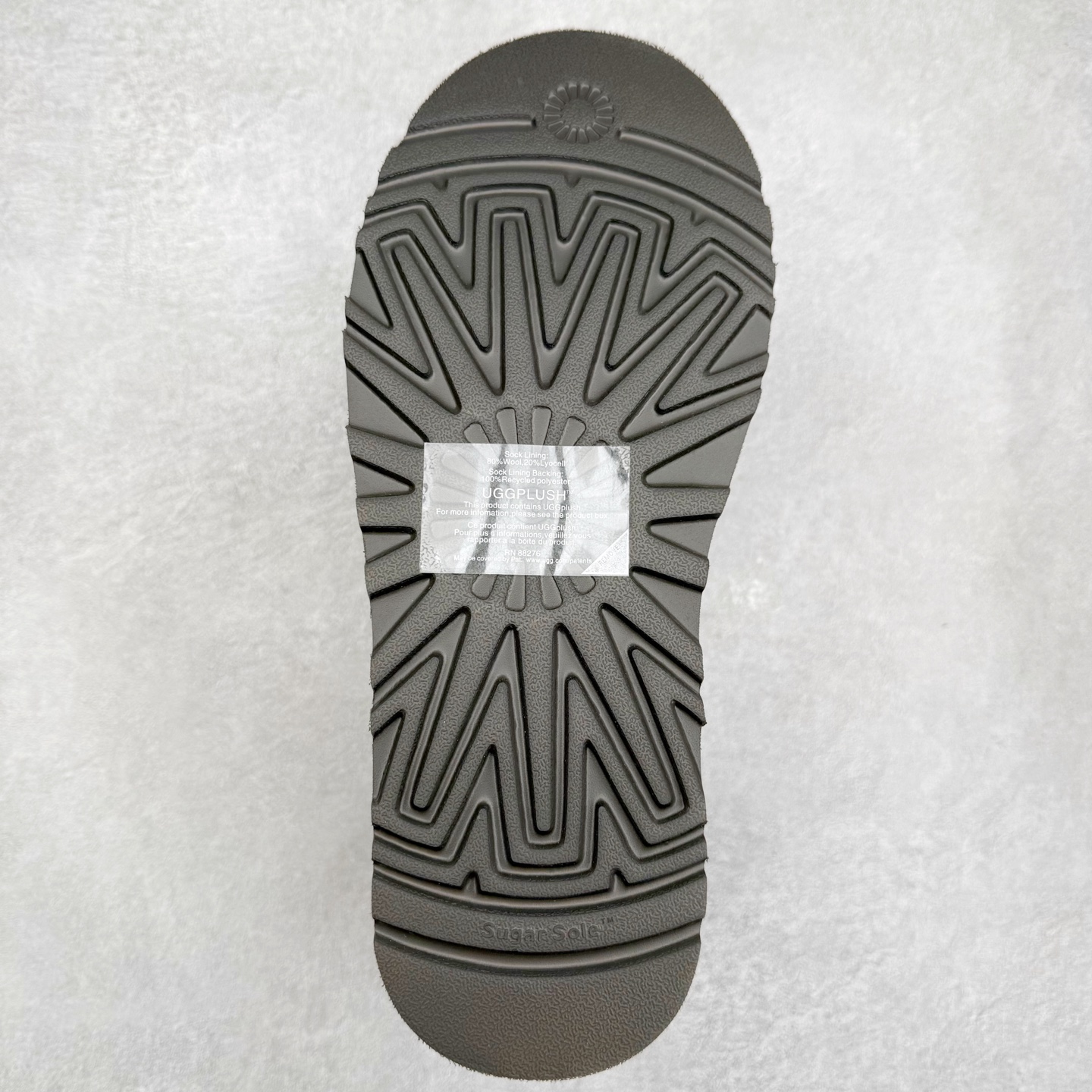 图片[9]-＃GX UGG 2553 经典秋冬羊皮毛一体雪地靴 全鞋采用ZP同厂 隆丰A级澳洲进口羊皮毛一体 品牌代工厂生产线 完全遵循ZP工艺流程 代工厂原厂版师 秉承无原鞋不开发选择 注重每一处细节 市面最正版型 TREADLITE\\\”轻翼\\\”科技外底 轻便/耐用/柔韧/桩型【售后郑重承诺】一个月内若出现重大脱胶/断底等质量问题 直接为您换新！尺码：35 36 37 38 39 40-选品中心