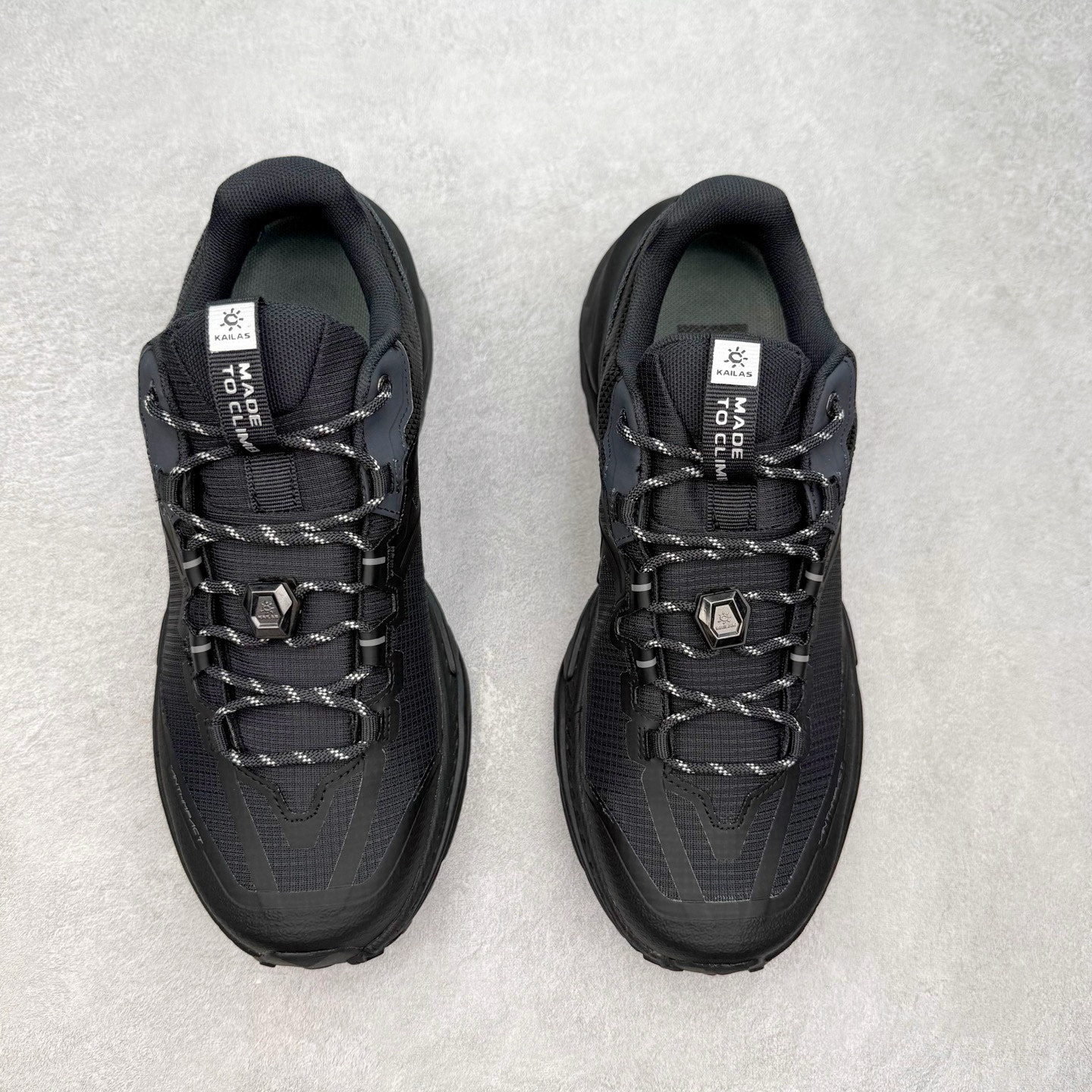 图片[2]-凯乐石 KAILAS 山行2代 GTX 25款舒适缓冲徒步 织物TPU减震防滑透气包裹性轻便低帮超强抓地力越野跑步鞋 KAILAS凯乐石品牌是全球三大全系攀登品牌之一，于2003年创立于中国广州，致力于为有攀登梦想的户外运动员及爱好者，研发制造功能性专业装备，满足他们在极限环境下安全舒适的需求，凯乐石专注于科技面料的开发及专业功能设计，产品线覆盖登山、攀岩、徒步、越野跑山、露营、旅行等多项户外运动，通过运动员的测试反馈，不断进化迭代，产品荣获国内外大奖71座，发明专利21个，更突破性的自主研发攀登器械，打造出中国的攀登硬实力。实拍调校N版已经零色差零失真 百分百还原实物色彩所见即所得 不存在货不对板色差等低级问题 选购参考实物拍摄 不混卖不参货 只用心做好货严格选品 承诺混一赔十 尺码：36 36.5 37.5 38 38.5 39 40 40.5 41 42 42.5 43 44 44.5 45-选品中心