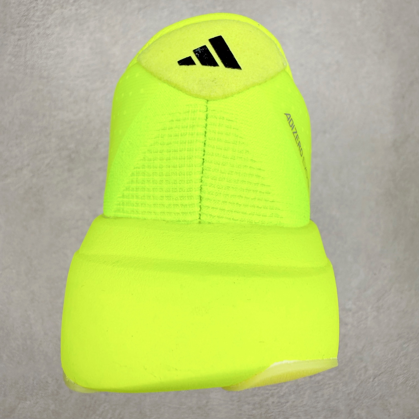 图片[8]-＃纯原 AD Adizero Eva SL M 零度进化版系列低帮轻便透气竞速休闲运动慢跑鞋 JP3416 相信大家对去年 adidas 横空出世的「顶级超跑」adiZero Adios Pro EVO 1 记忆犹新！不仅登顶阿迪史上最轻跑鞋宝座，更在接下来的全球马拉松赛事中，持续书写着惊人成绩，被网友戏称新一代「阿迪神鞋」全网刷屏！极简设计语言与强烈速度感和存在感的鞋侧三线，让人过目不忘，特别种草！其中定位于中长跑训练的 adidas Adizero Evo SL，整体外观造型与 adiZero Adios Pro EVO 1 非常相似。中底配置方面搭载全掌 Lightstrike Pro，鞋面采用透气网面示人，契合日常训练鞋的定位，更加耐用。外底给到了马牌橡胶，及类似上代竞速旗舰 adidas Adizero Adios Pro 3 区域分布。整体看下来无论是外观的鲜明辨识度，还是配置的扎实程度都很顶。尺码：36 36⅔ 37⅓ 38 38⅔ 39⅓ 40 40⅔ 41⅓ 42 42⅔ 43⅓ 44 44⅔ 45⅓ 46⅓-选品中心