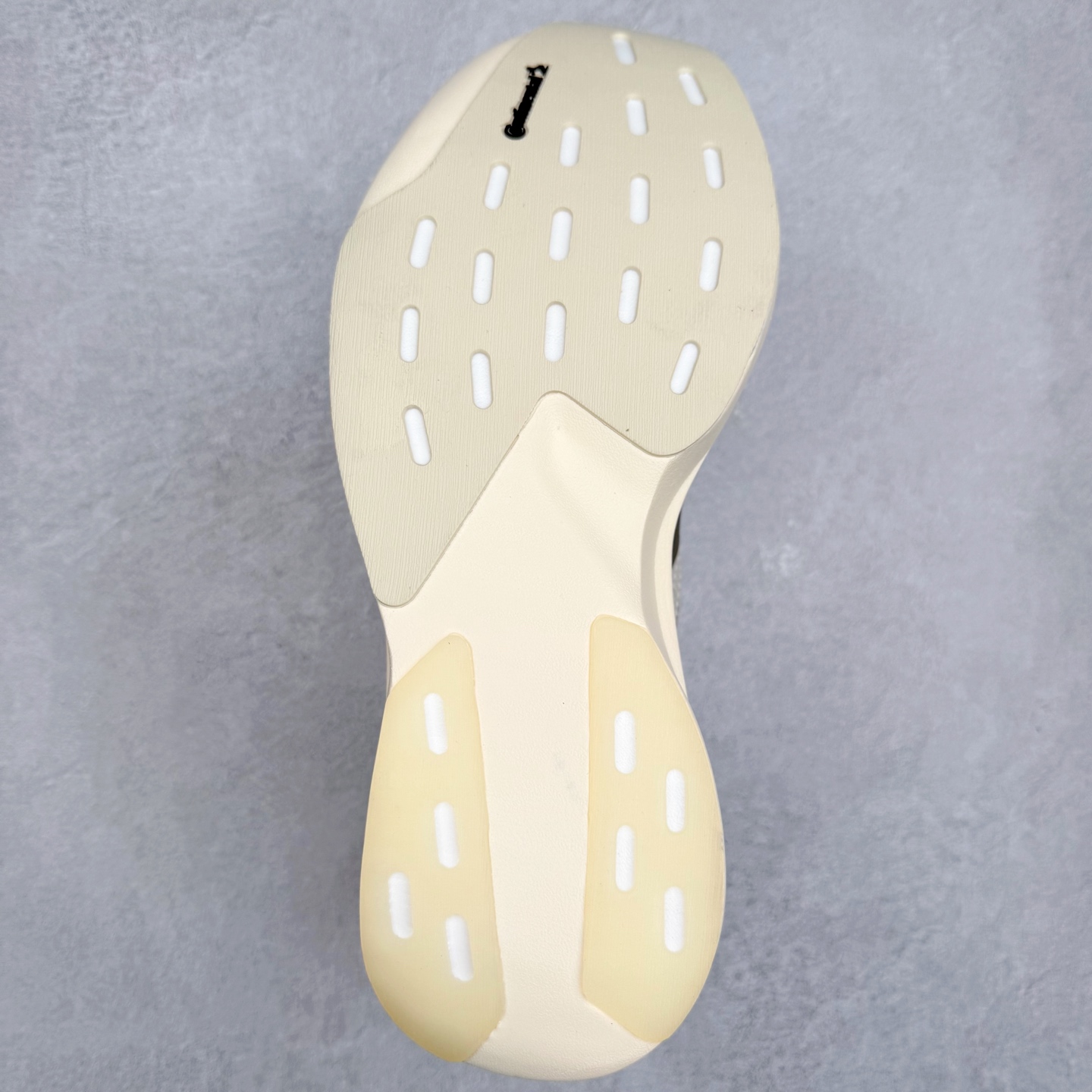 图片[9]-＃纯原 AD Adizero Eva SL M 零度进化版系列低帮轻便透气竞速休闲运动慢跑鞋 JR5841 相信大家对去年 adidas 横空出世的「顶级超跑」adiZero Adios Pro EVO 1 记忆犹新！不仅登顶阿迪史上最轻跑鞋宝座，更在接下来的全球马拉松赛事中，持续书写着惊人成绩，被网友戏称新一代「阿迪神鞋」全网刷屏！极简设计语言与强烈速度感和存在感的鞋侧三线，让人过目不忘，特别种草！其中定位于中长跑训练的 adidas Adizero Evo SL，整体外观造型与 adiZero Adios Pro EVO 1 非常相似。中底配置方面搭载全掌 Lightstrike Pro，鞋面采用透气网面示人，契合日常训练鞋的定位，更加耐用。外底给到了马牌橡胶，及类似上代竞速旗舰 adidas Adizero Adios Pro 3 区域分布。整体看下来无论是外观的鲜明辨识度，还是配置的扎实程度都很顶。尺码：36 36⅔ 37⅓ 38 38⅔ 39⅓ 40 40⅔ 41⅓ 42 42⅔ 43⅓ 44 44⅔ 45⅓ 46⅓-选品中心