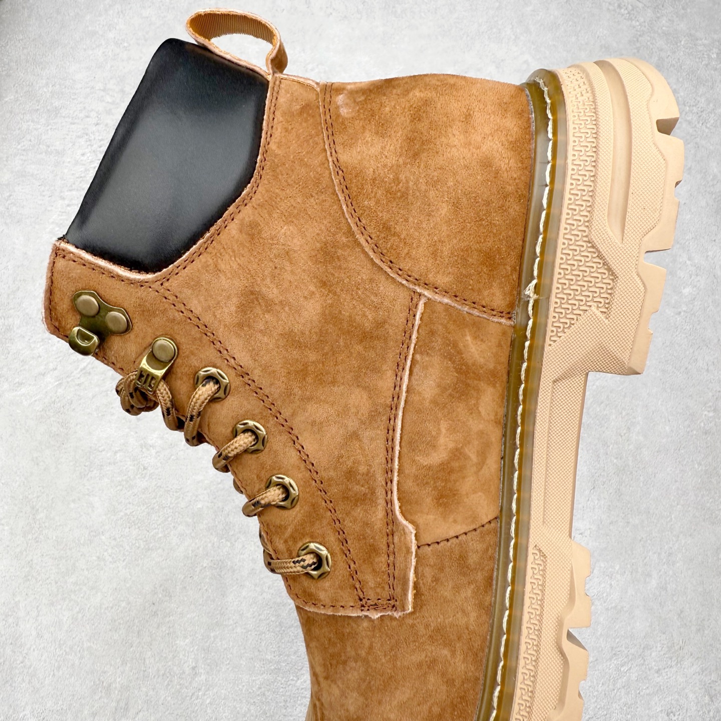 图片[7]-CAT卡特 户外工装轻底休闲马丁靴大黄靴系列 广东大厂品质 全新工艺升级 全鞋真牛皮材料 大底到五金都是代工厂原材料制作 同原版固特异永不开胶工艺 好货不杀猪 首单质量严格把控 全网独家首发 品质毋庸置疑 全套官网统一包装 今年冬季防寒户外专用 日常随意搭配 尺码：39 40 41 42 43 44（皮鞋码）-选品中心